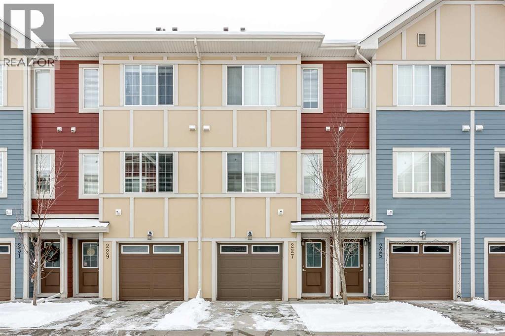 227 Marquis Lane SE, Calgary, Alberta