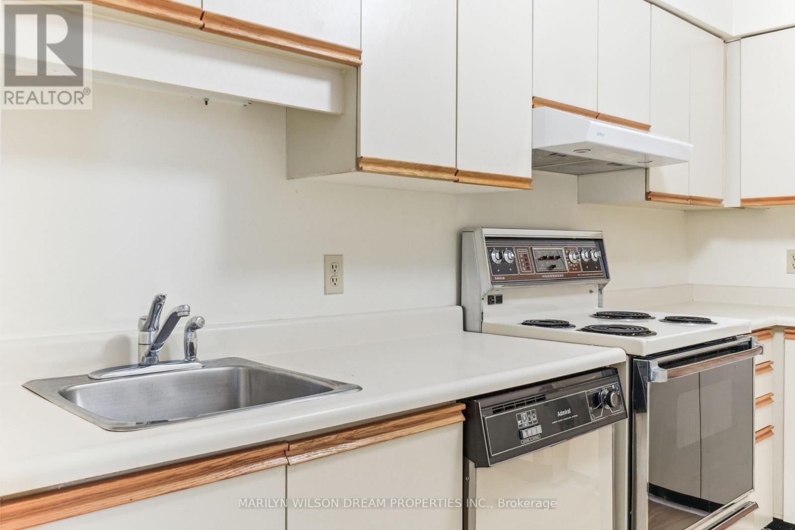 1410 - 199 Kent Street, Ottawa, Ontario K2P 2K8 - Photo 9 - X12824750