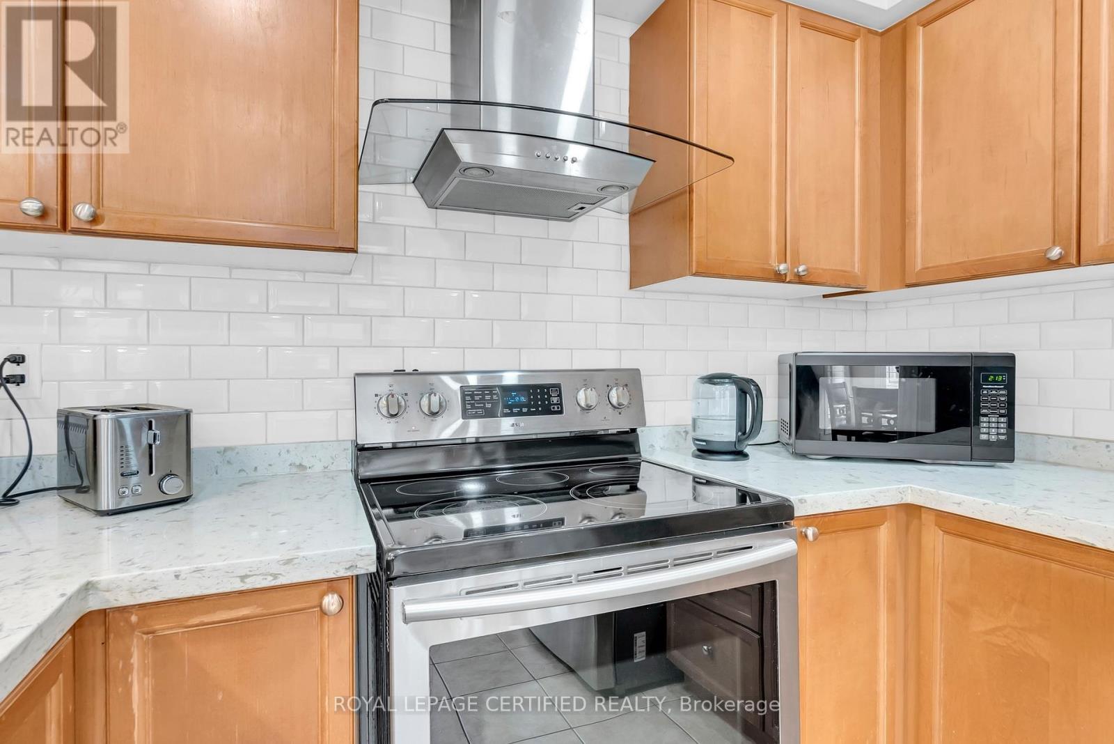 11 Ponymeadow Way, Brampton, Ontario  L6X 0M2 - Photo 12 - W12806638