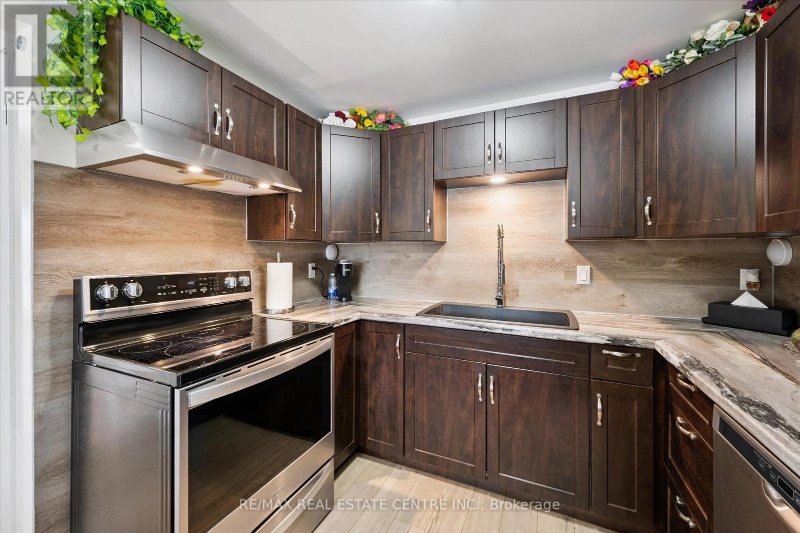 9 - 120 Country Club Drive, Guelph, Ontario  N1E 3K7 - Photo 12 - X12796858