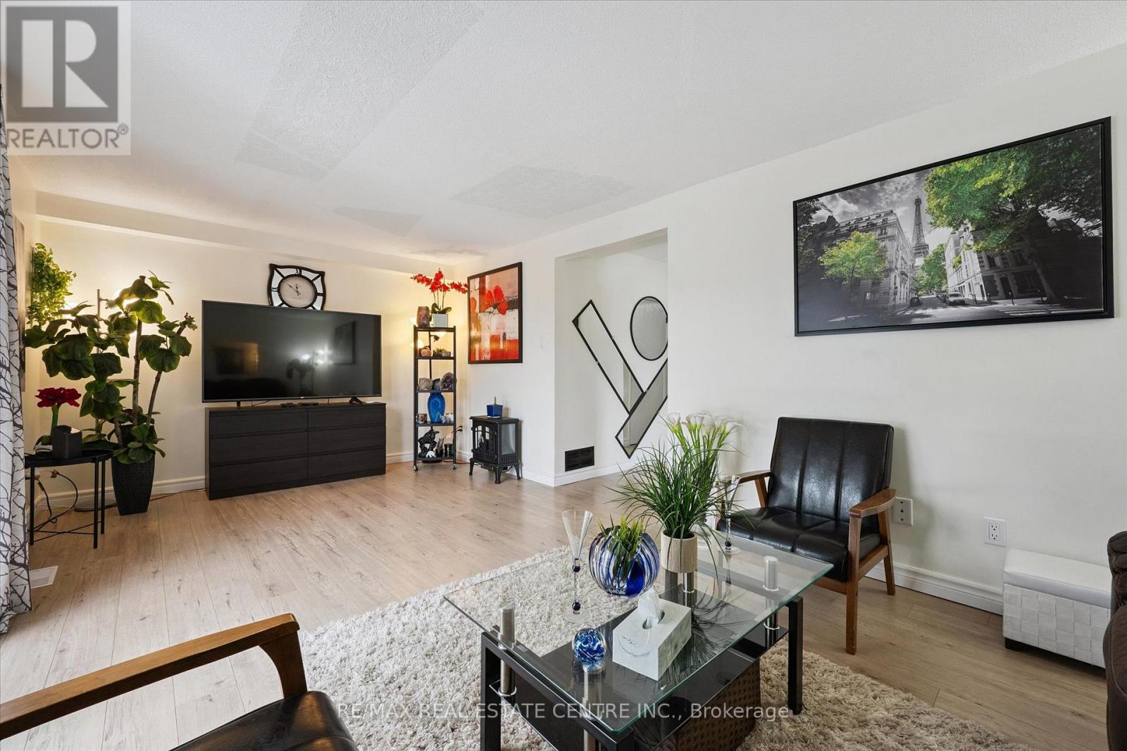 9 - 120 Country Club Drive, Guelph, Ontario  N1E 3K7 - Photo 10 - X12796858