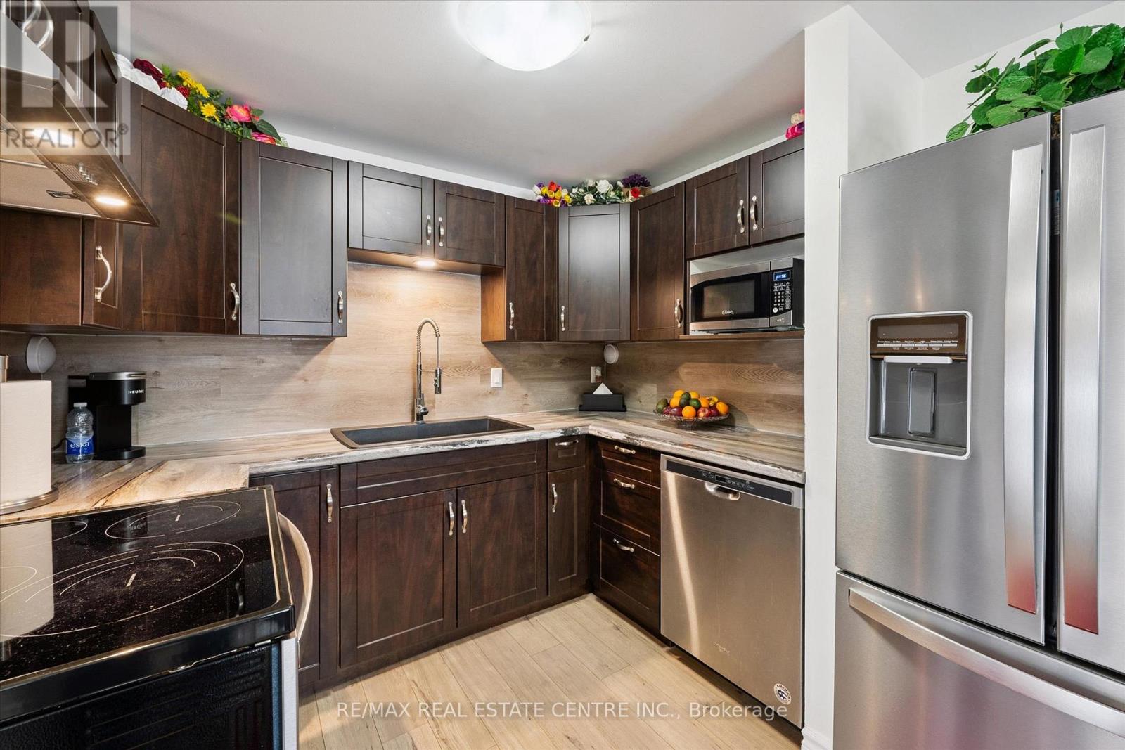 9 - 120 Country Club Drive, Guelph, Ontario  N1E 3K7 - Photo 14 - X12796858