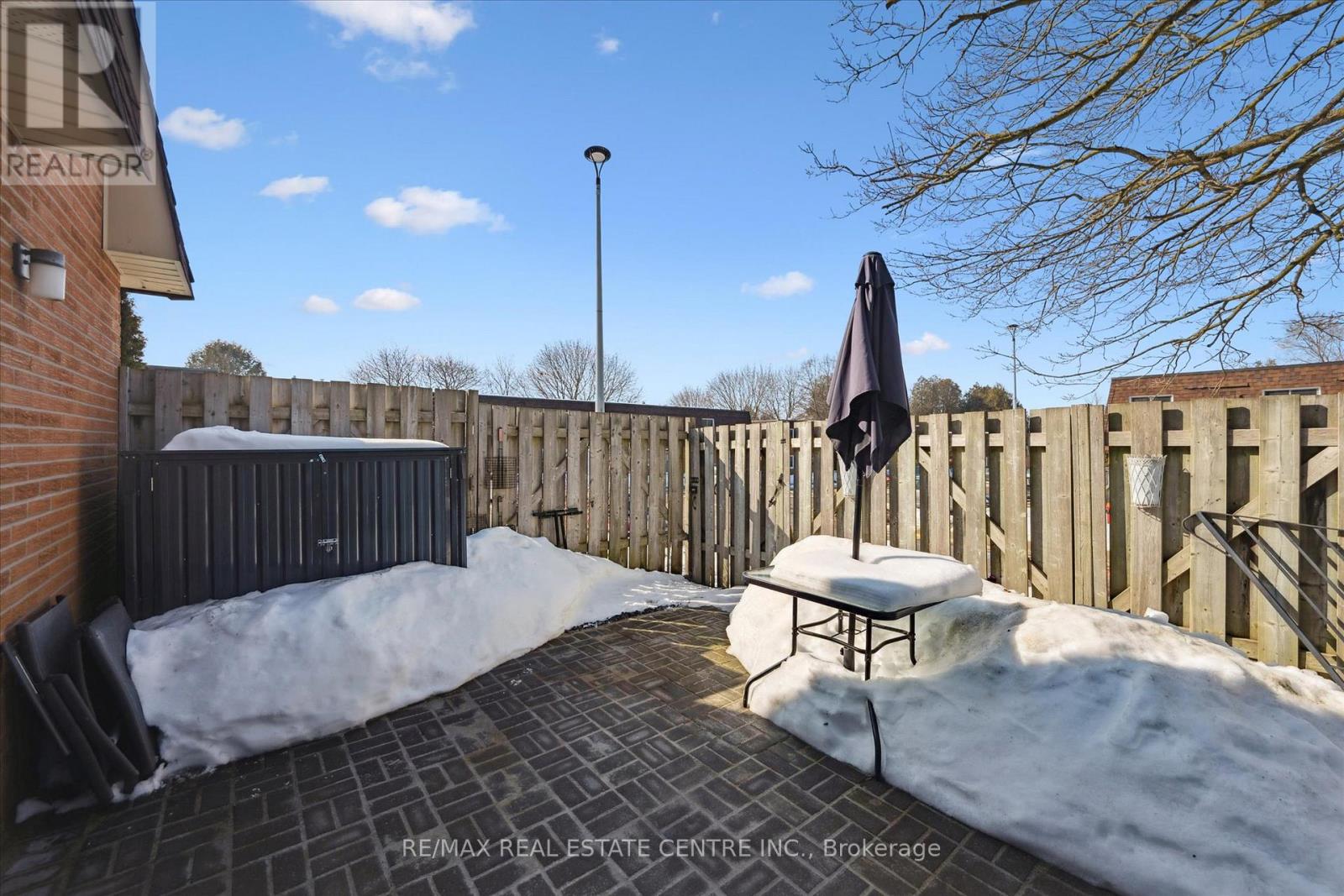 9 - 120 Country Club Drive, Guelph, Ontario  N1E 3K7 - Photo 32 - X12796858