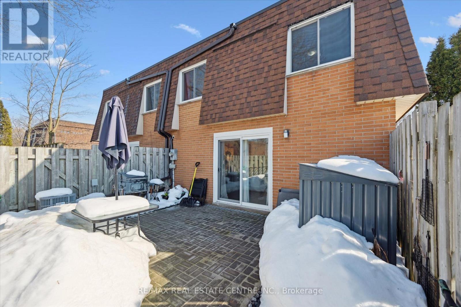 9 - 120 Country Club Drive, Guelph, Ontario  N1E 3K7 - Photo 30 - X12796858