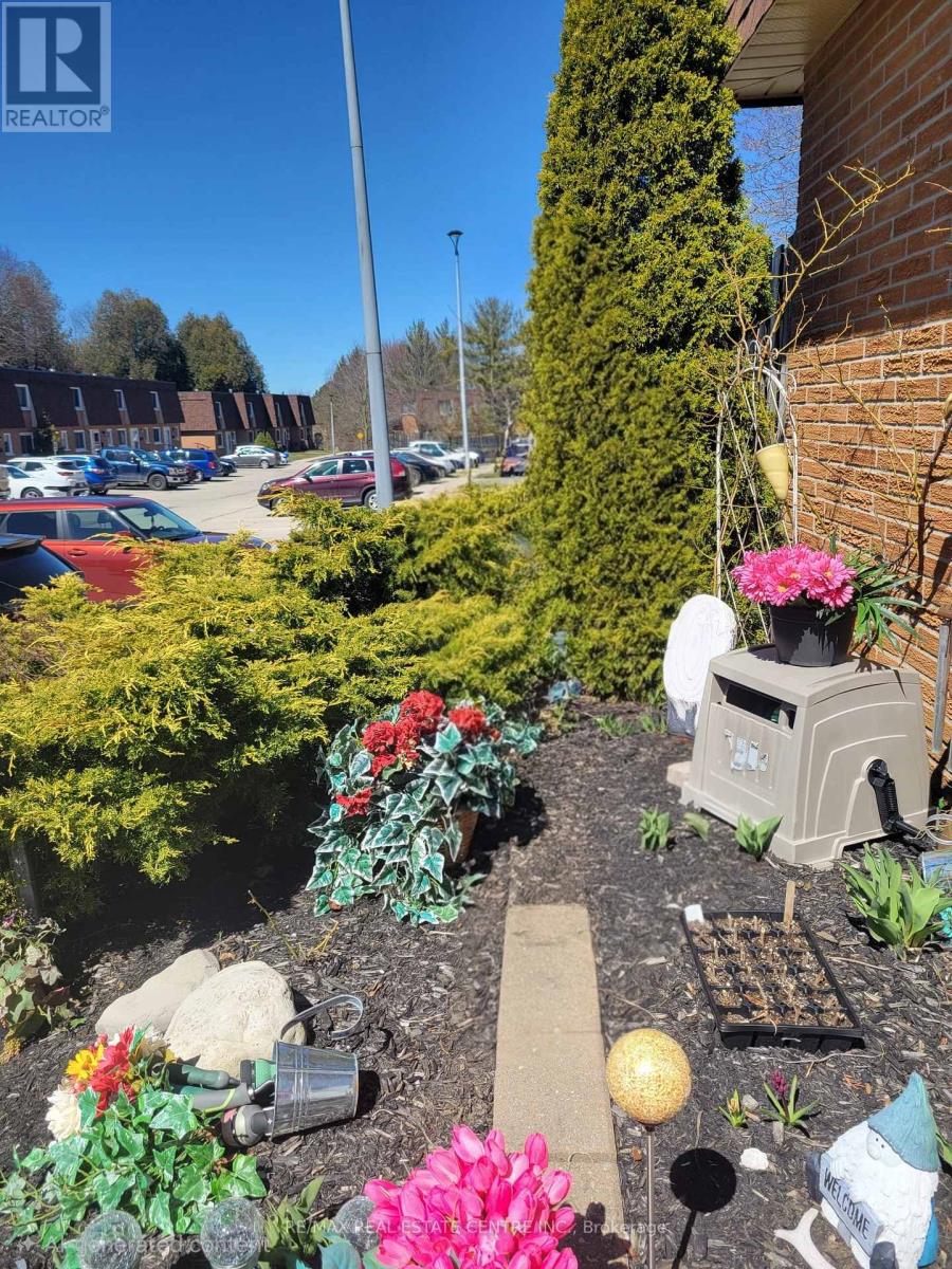 9 - 120 Country Club Drive, Guelph, Ontario  N1E 3K7 - Photo 39 - X12796858