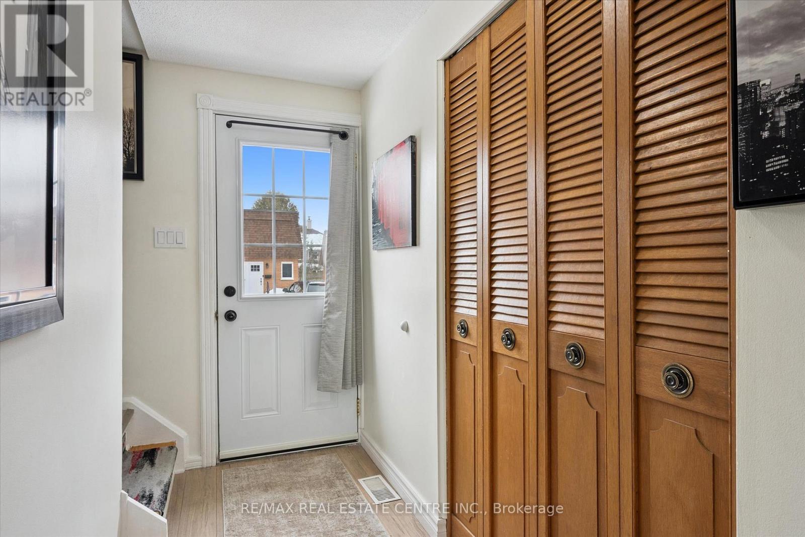 9 - 120 Country Club Drive, Guelph, Ontario  N1E 3K7 - Photo 6 - X12796858