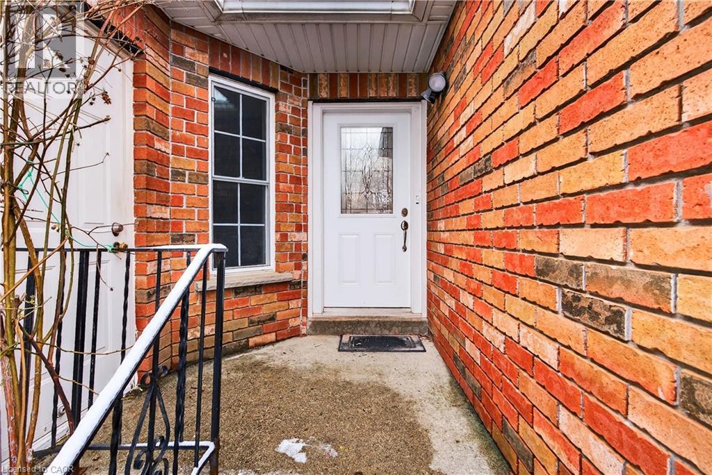 2 Evergreen Court, Brantford, Ontario  N3T 6J5 - Photo 3 - 40807107