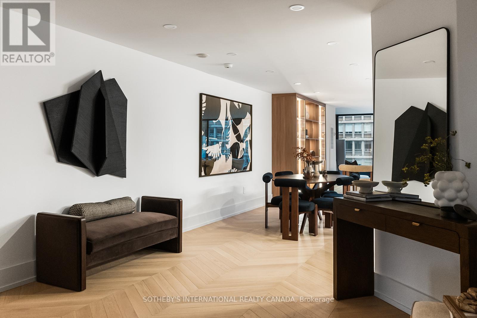 1009 - 110 Bloor Street W, Toronto, Ontario M5S 2W7 - Photo 2 - C12824790