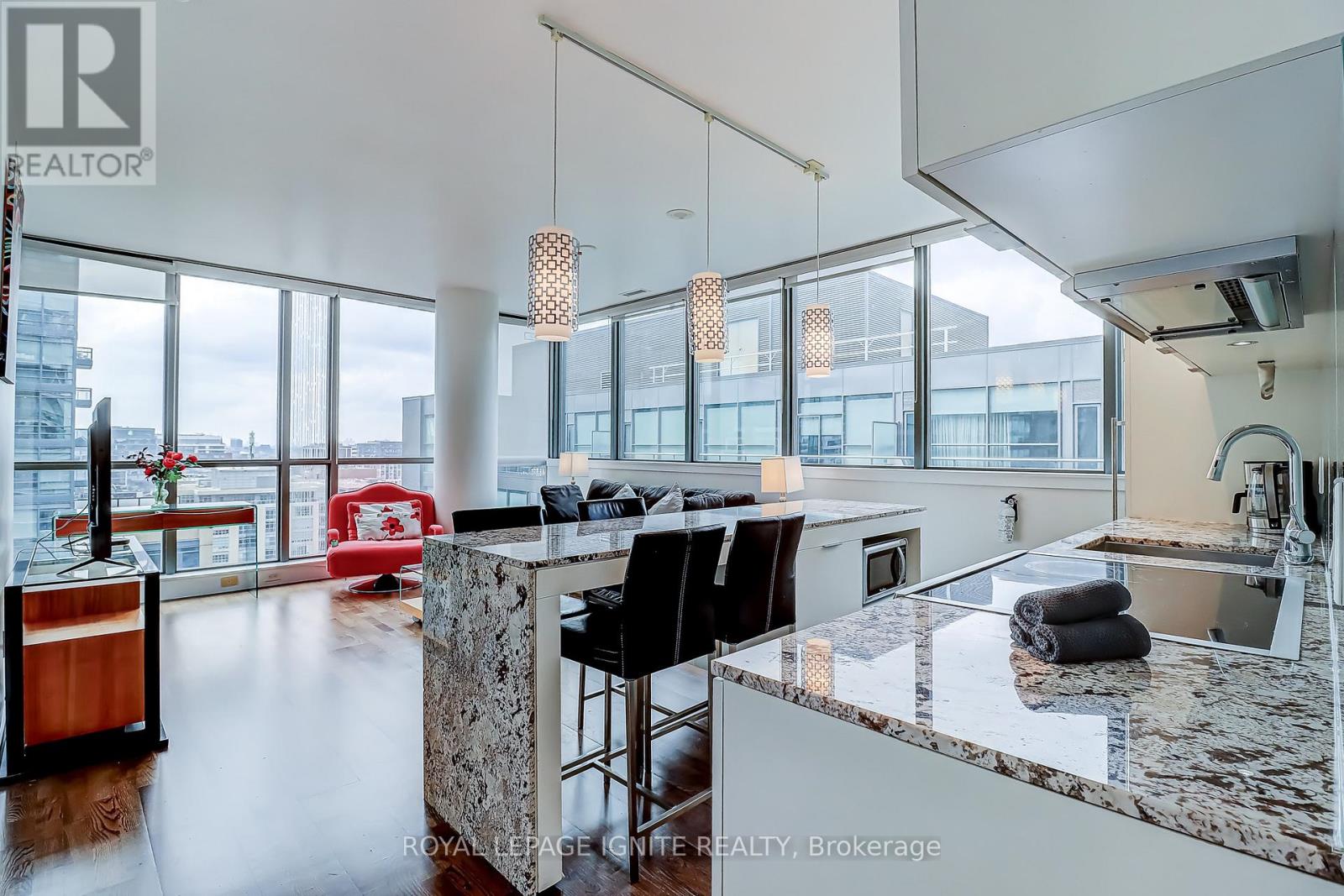 1502 - 8 Charlotte Street, Toronto, Ontario  M5V 0K4 - Photo 1 - C12824820