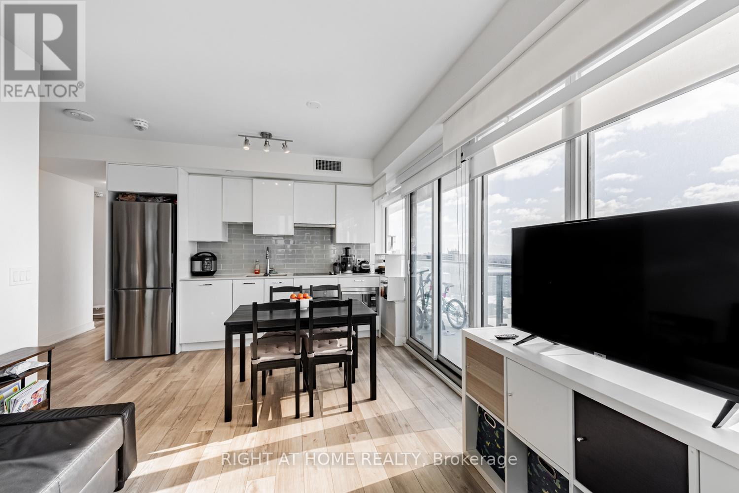 1910 - 195 Redpath Avenue, Toronto, Ontario  M4P 2K6 - Photo 7 - C12824826