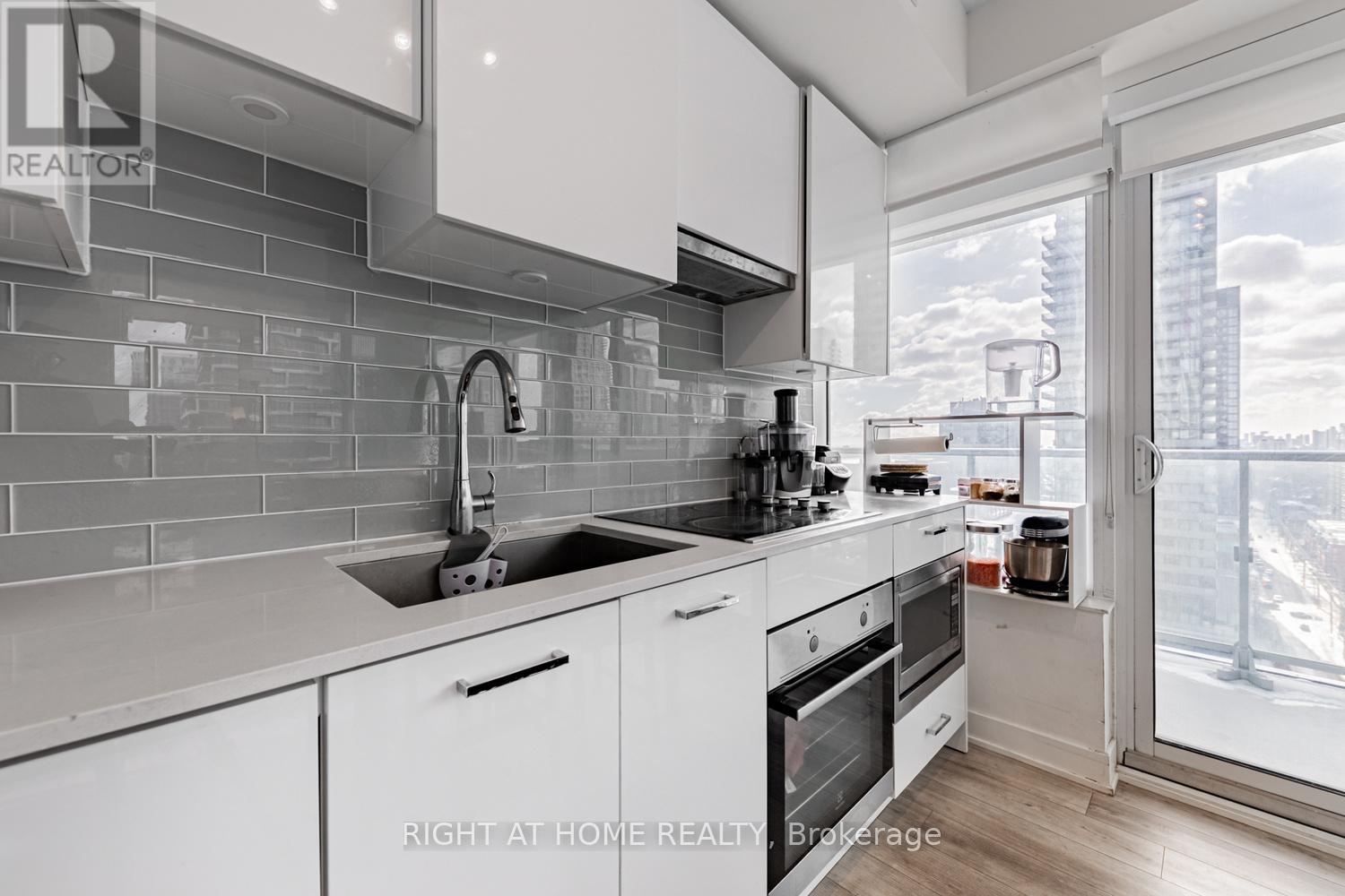 1910 - 195 Redpath Avenue, Toronto, Ontario  M4P 2K6 - Photo 9 - C12824826