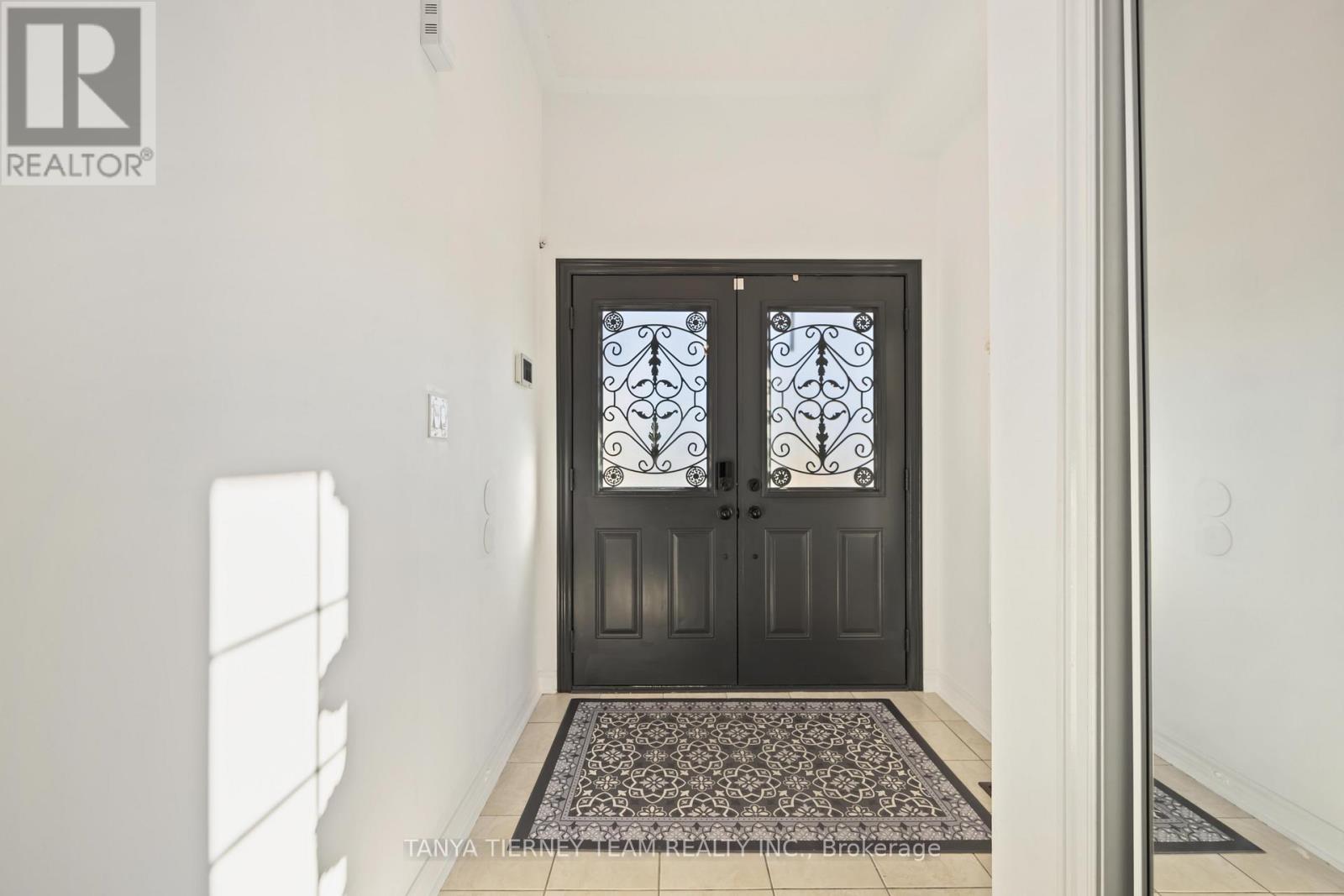 19 Ellerby Court, Whitby, Ontario  L1R 0K5 - Photo 4 - E12824758