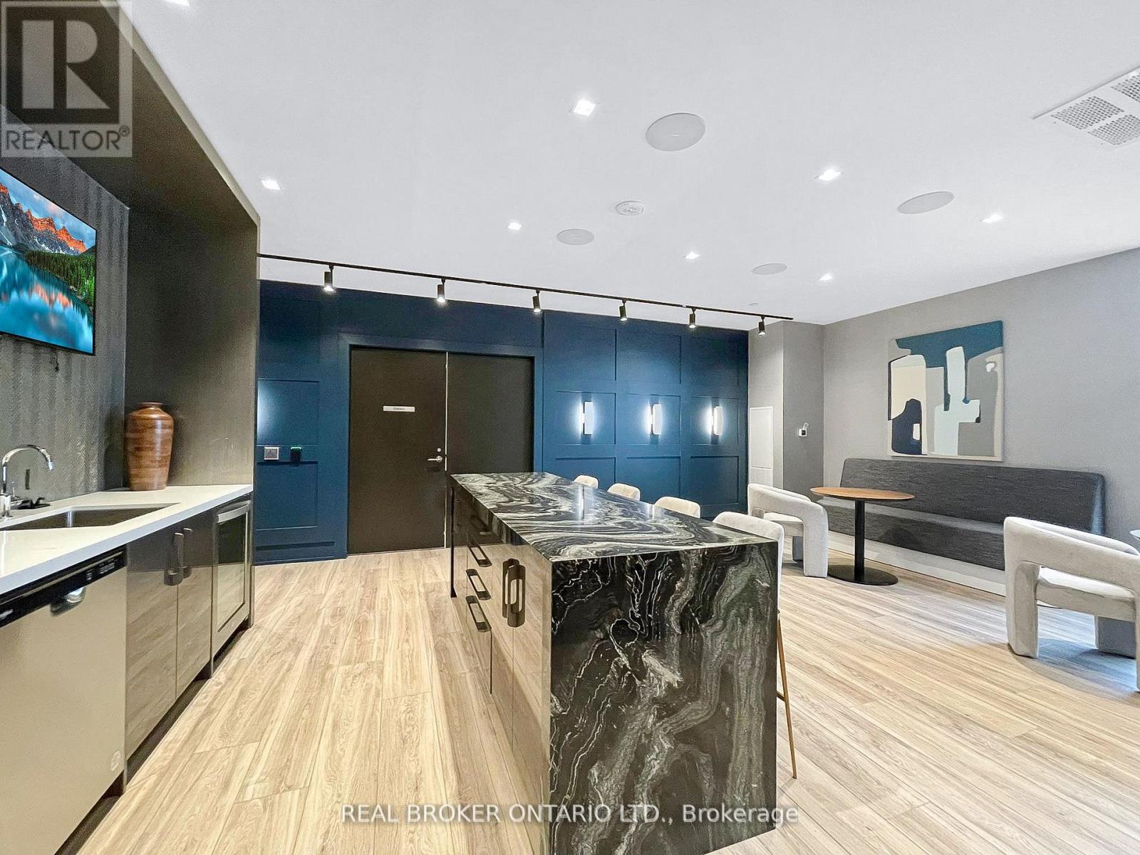 2705 - 286 Main Street, Toronto, Ontario  M4C 0B3 - Photo 20 - E12824786