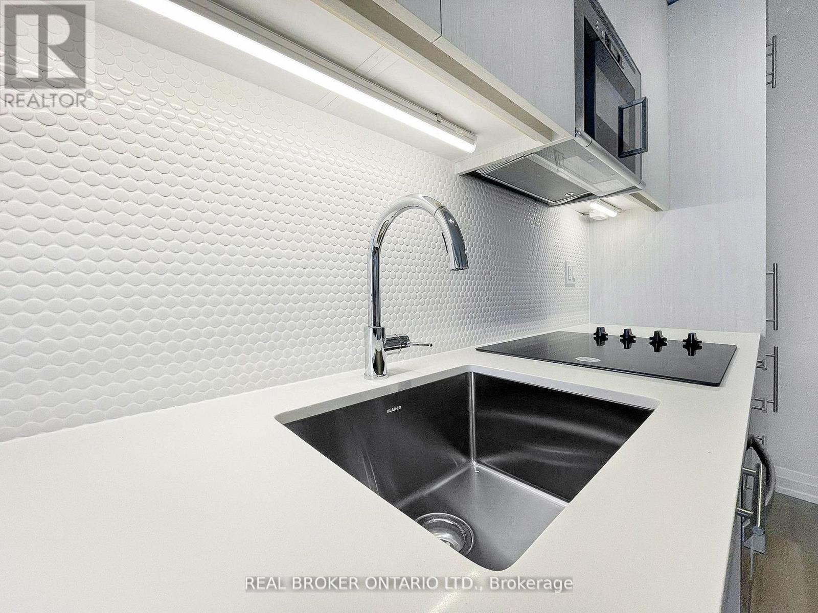 2705 - 286 Main Street, Toronto, Ontario  M4C 0B3 - Photo 8 - E12824786