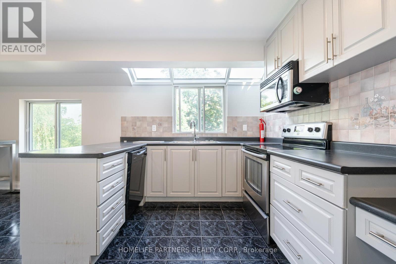 7930 Kipling Avenue, Vaughan, Ontario  L4L 1Z5 - Photo 21 - N12824764