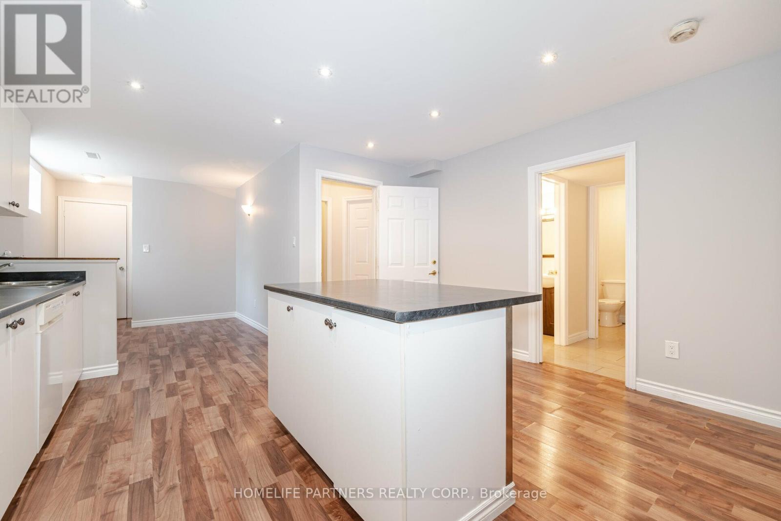 7930 Kipling Avenue, Vaughan, Ontario  L4L 1Z5 - Photo 4 - N12824764