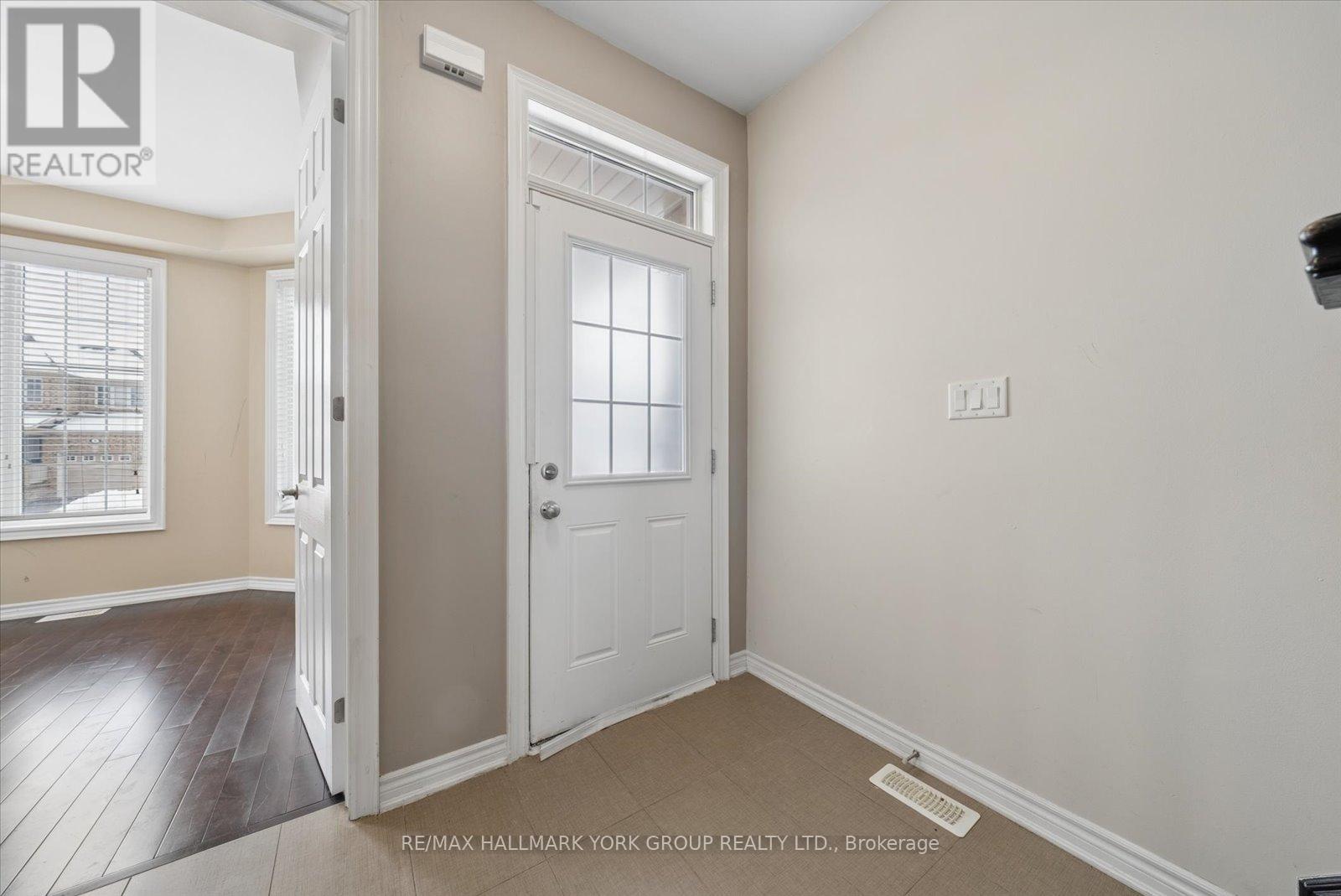 11 Gordon Drive, New Tecumseth (Alliston), Ontario  L9R 0J1 - Photo 7 - N12824796