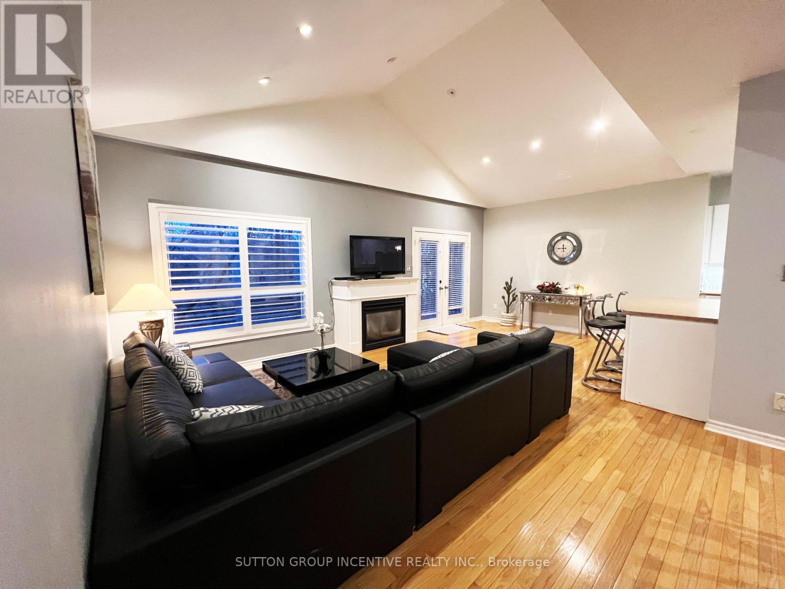 38 Hurst Drive, Barrie (Bayshore), Ontario L4N 9K3 - Photo 3 - S12824752