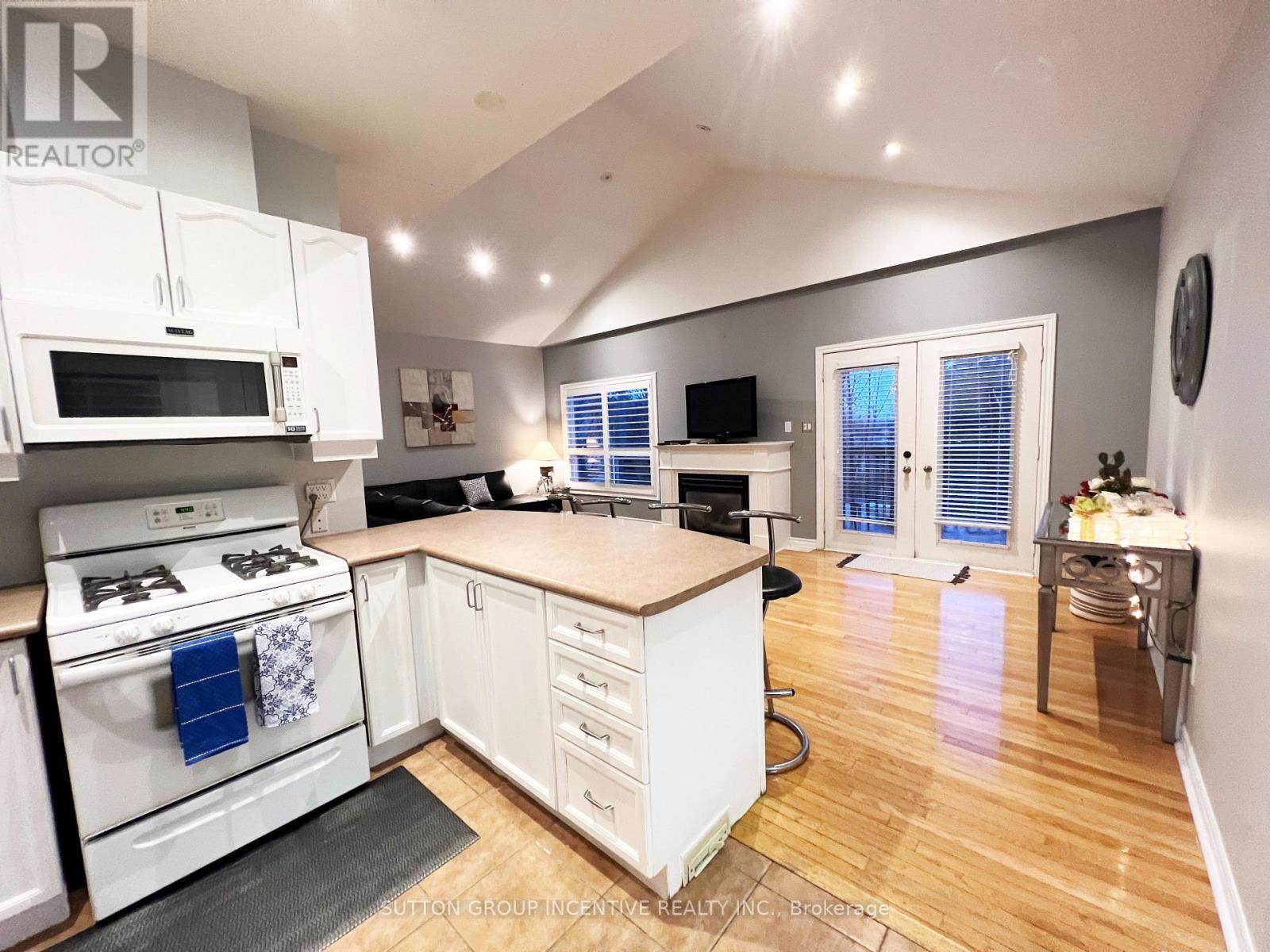 38 Hurst Drive, Barrie (Bayshore), Ontario L4N 9K3 - Photo 9 - S12824752