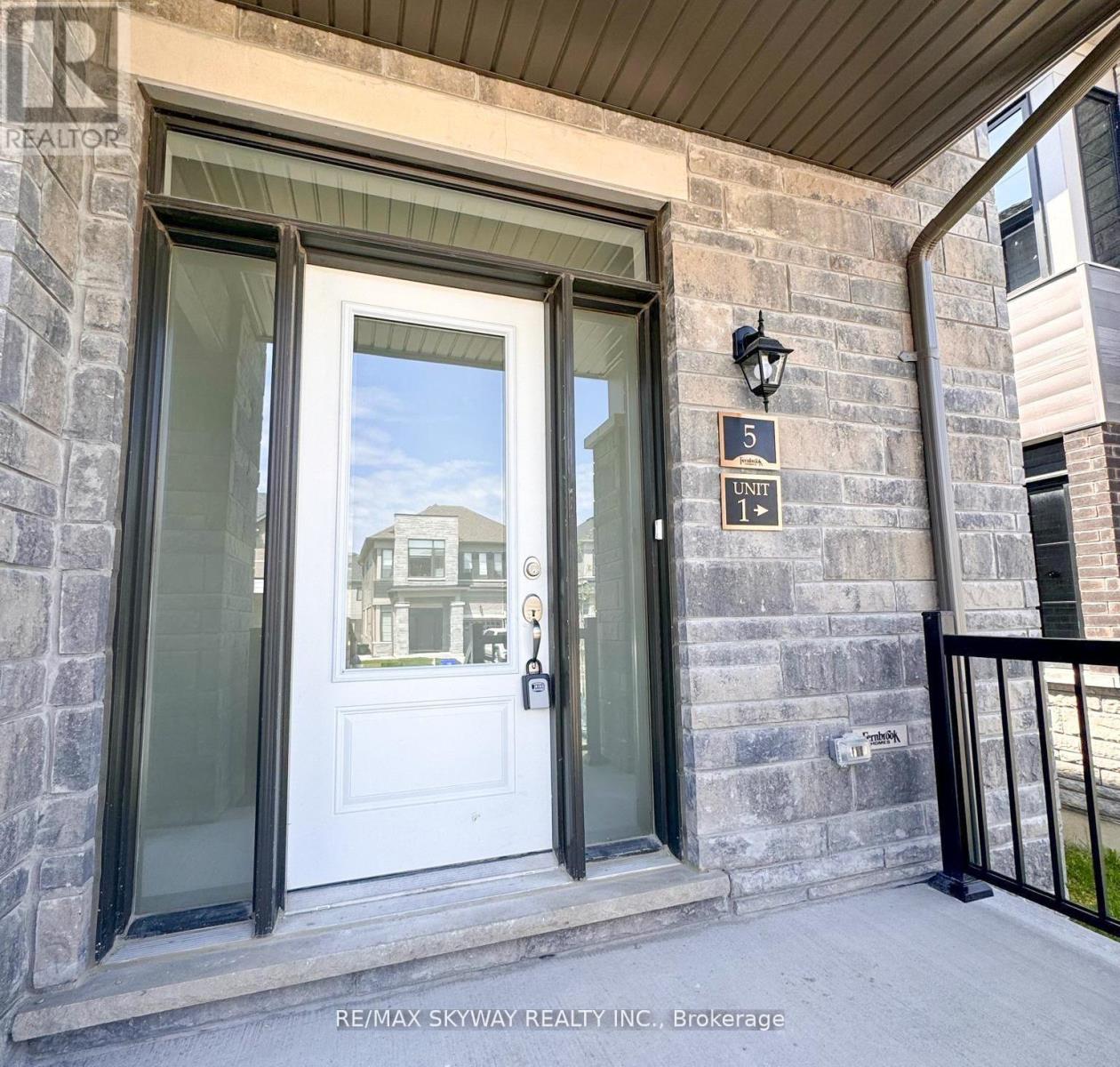 A - 5 Bannister Road, Barrie, Ontario  L9S 2Z8 - Photo 3 - S12824838