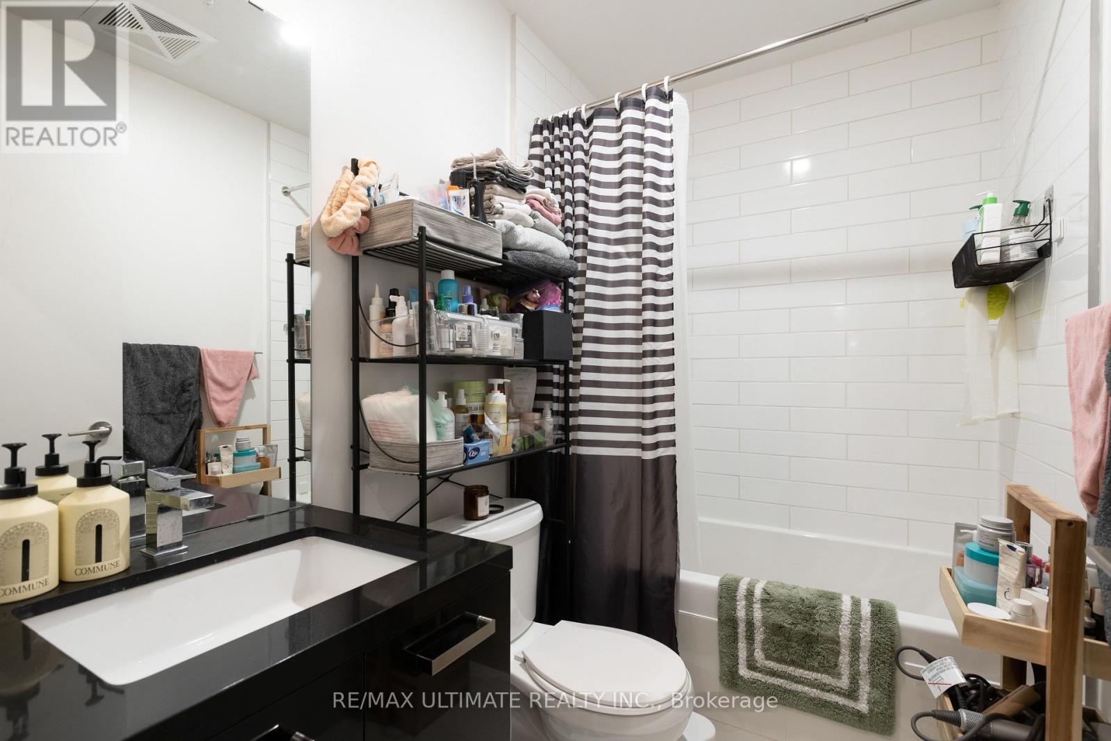 206 - 39 Brant Street, Toronto, Ontario  M5V 0M8 - Photo 11 - C12824180