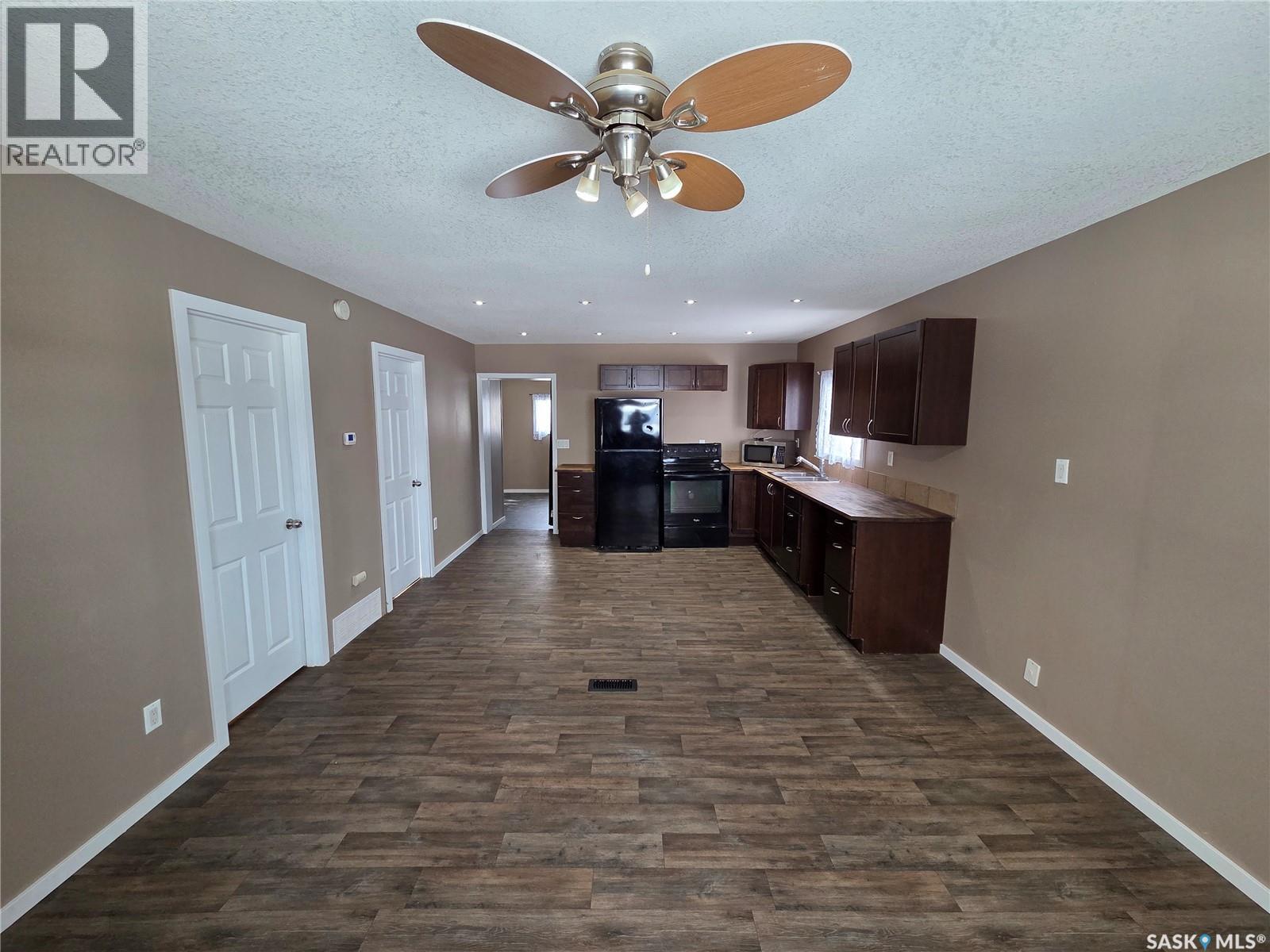 26 Fraser Street, Manor, Saskatchewan  S0C 1R0 - Photo 12 - SK029272