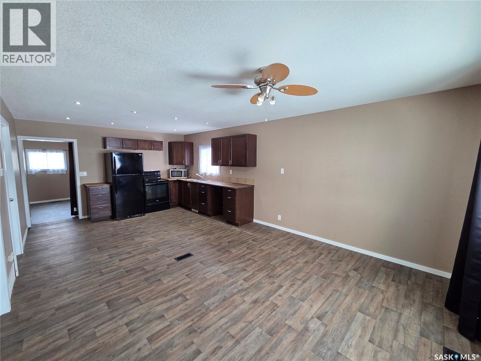 26 Fraser Street, Manor, Saskatchewan  S0C 1R0 - Photo 14 - SK029272