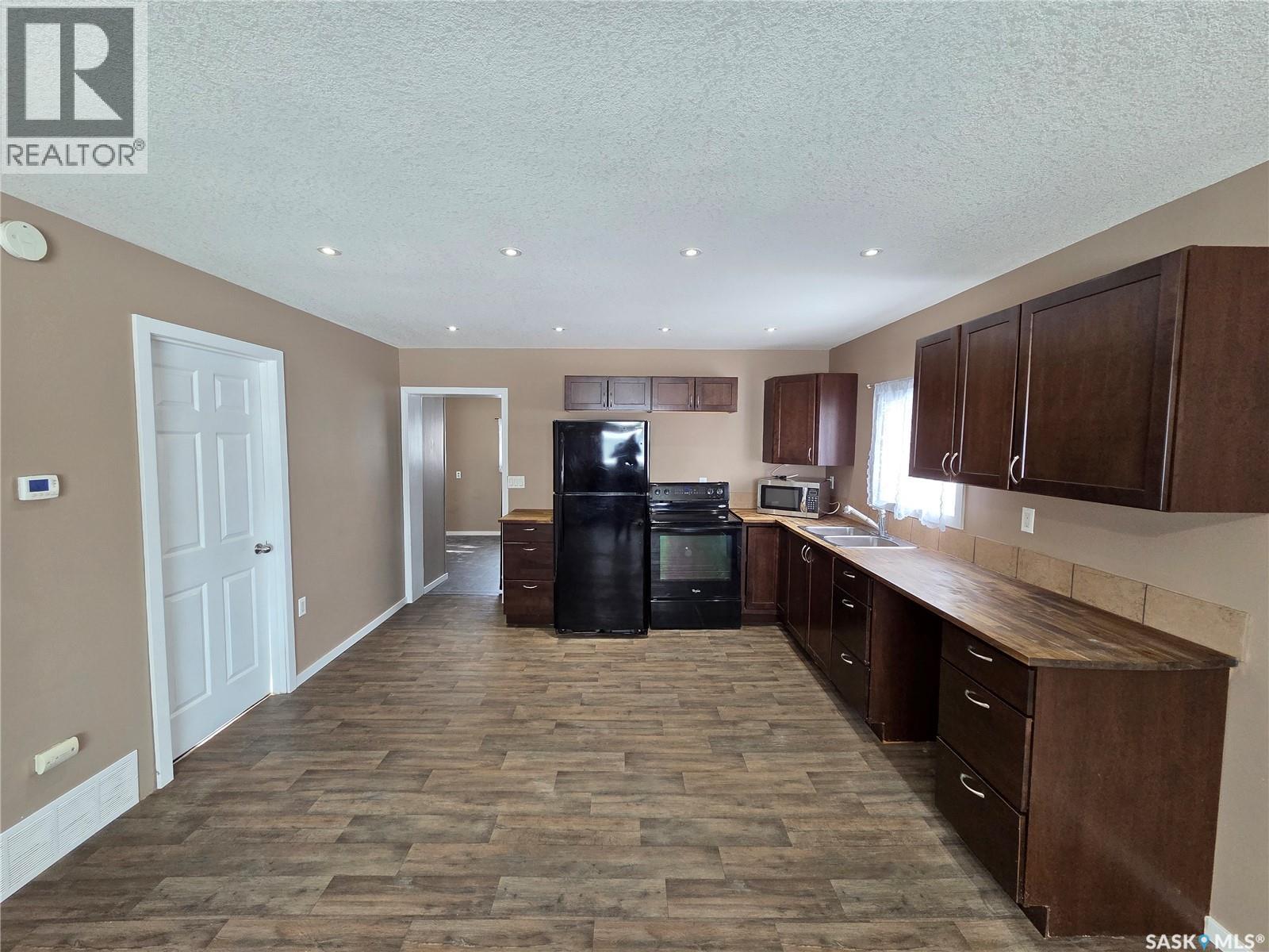 26 Fraser Street, Manor, Saskatchewan  S0C 1R0 - Photo 15 - SK029272