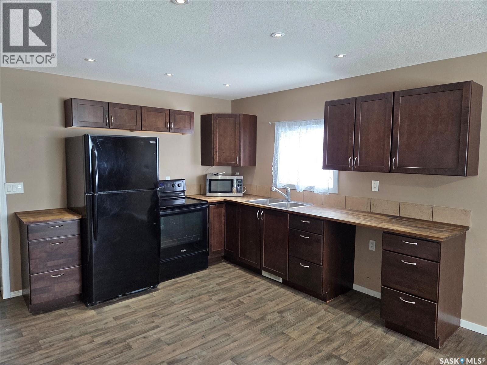 26 Fraser Street, Manor, Saskatchewan  S0C 1R0 - Photo 18 - SK029272