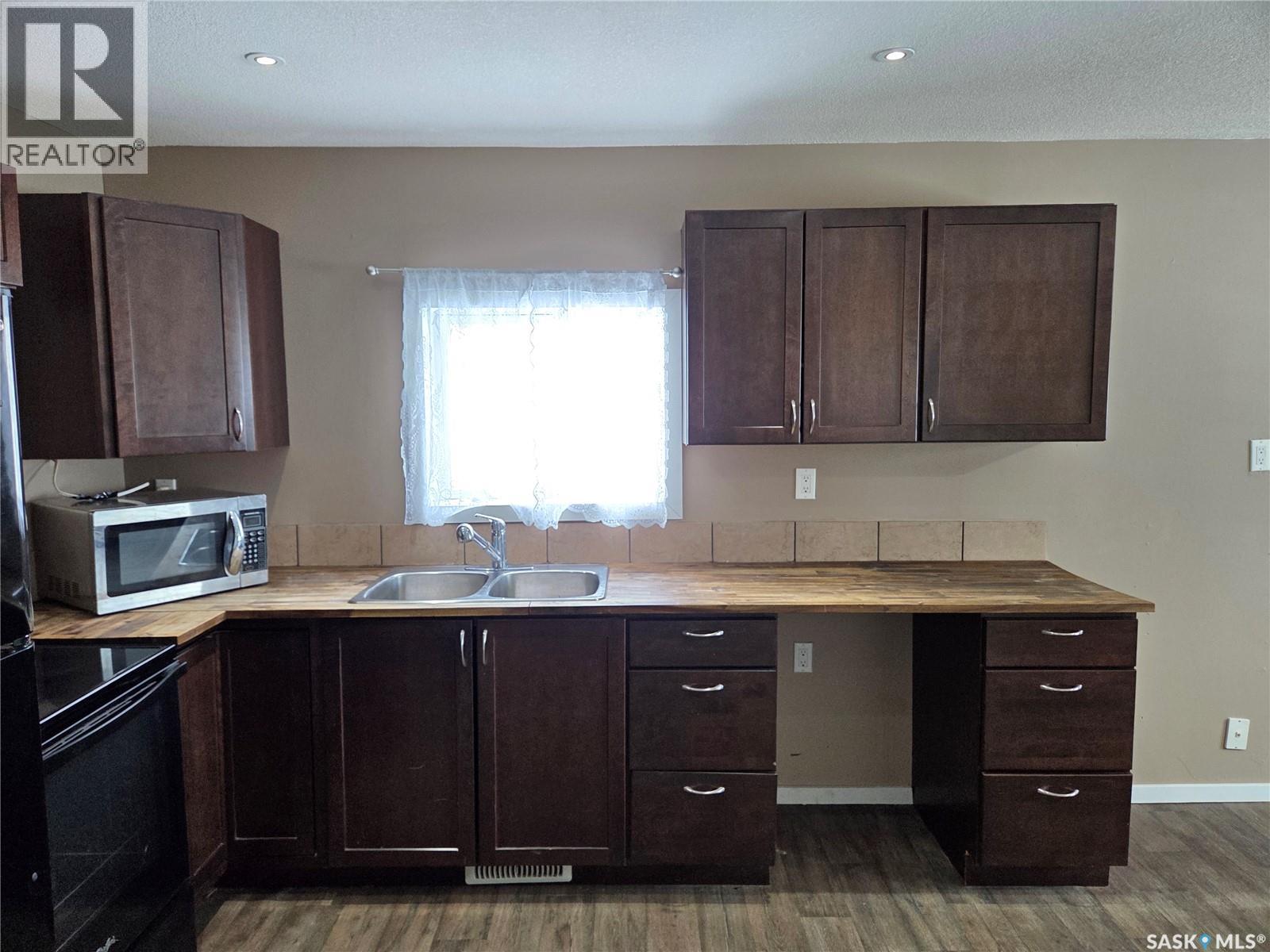 26 Fraser Street, Manor, Saskatchewan  S0C 1R0 - Photo 19 - SK029272