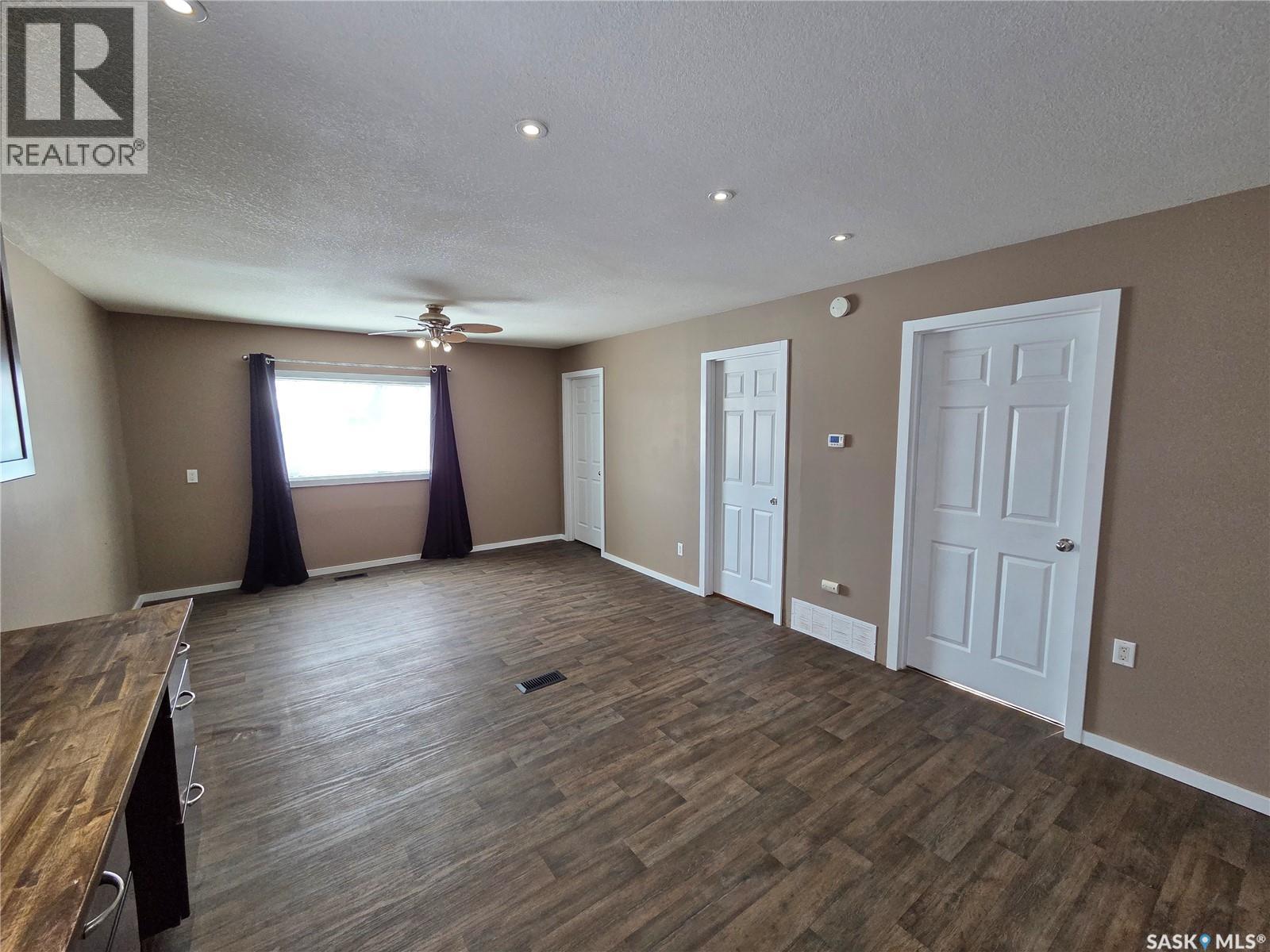 26 Fraser Street, Manor, Saskatchewan  S0C 1R0 - Photo 20 - SK029272