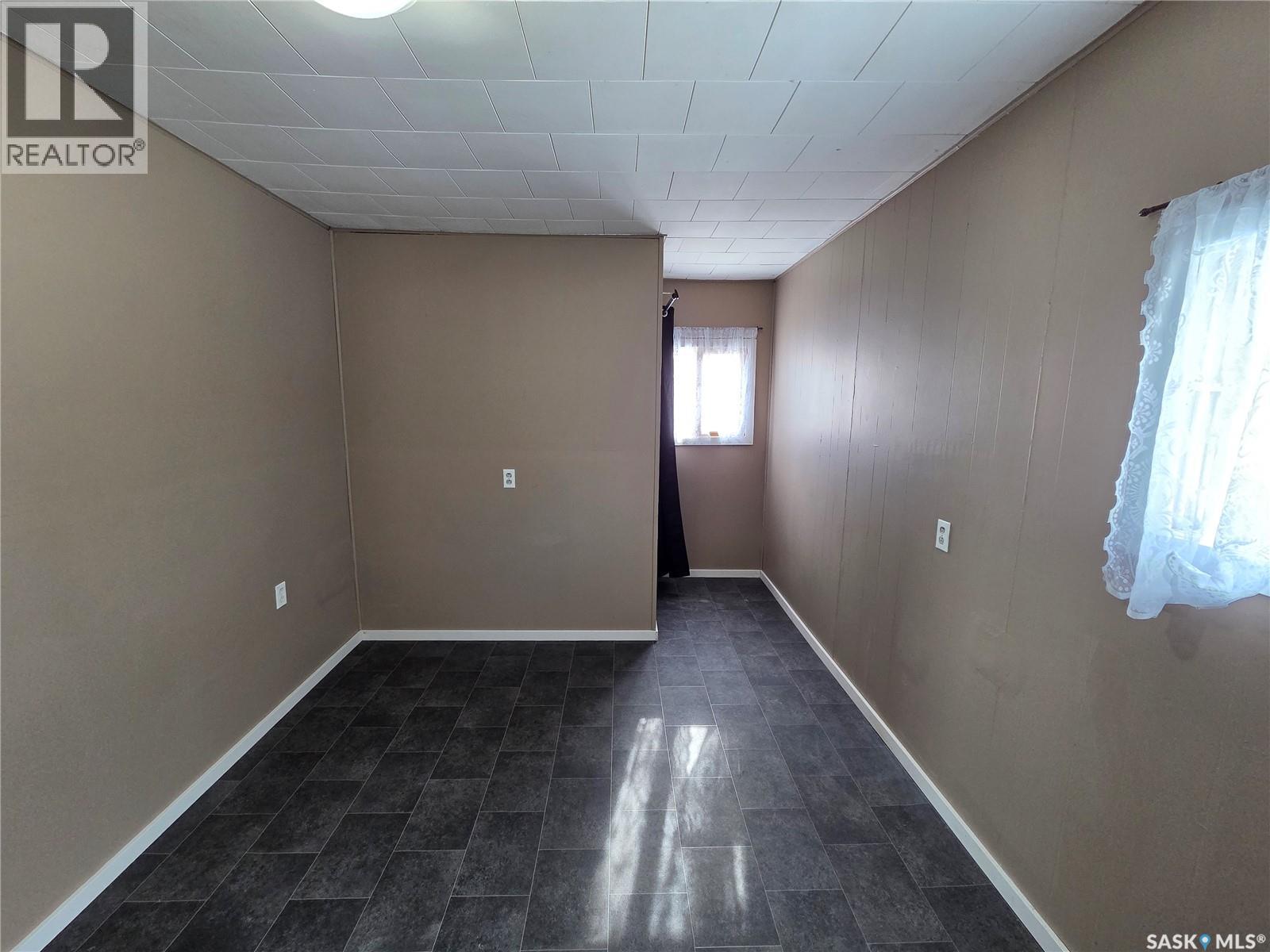 26 Fraser Street, Manor, Saskatchewan  S0C 1R0 - Photo 8 - SK029272