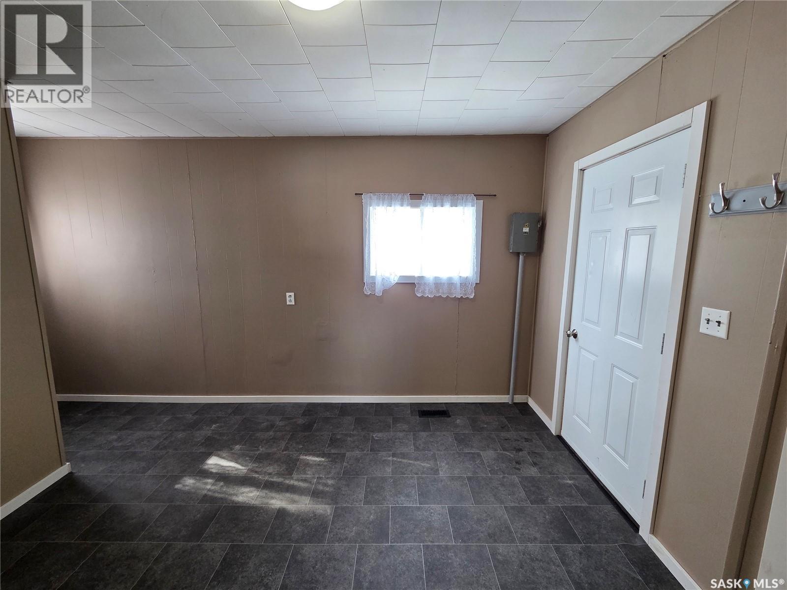 26 Fraser Street, Manor, Saskatchewan  S0C 1R0 - Photo 9 - SK029272