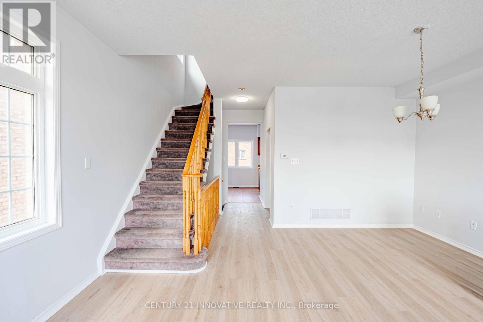 111 - 7035 Rexwood Road, Mississauga, Ontario  L4T 4M7 - Photo 3 - W12824740