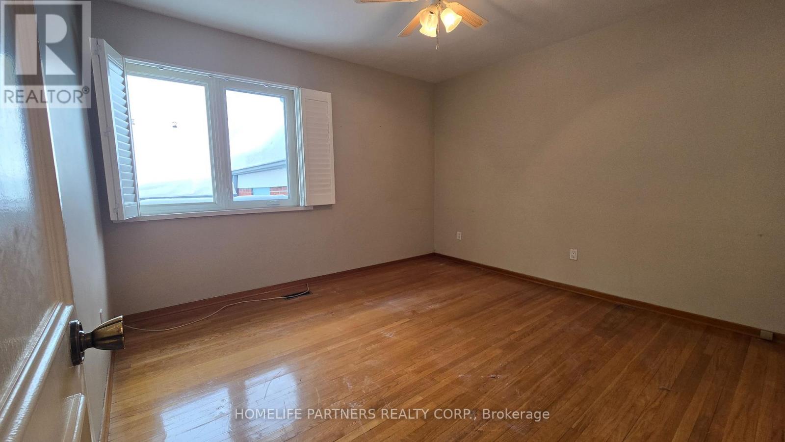 3 Ridge Point Crescent, Toronto, Ontario  M6M 2Z7 - Photo 10 - W12824760