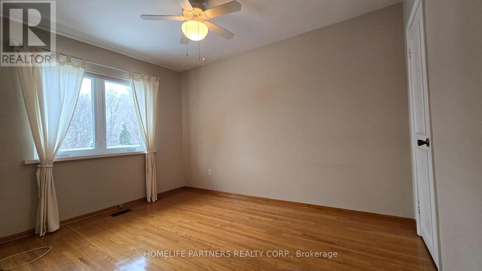 3 Ridge Point Crescent, Toronto, Ontario  M6M 2Z7 - Photo 12 - W12824760