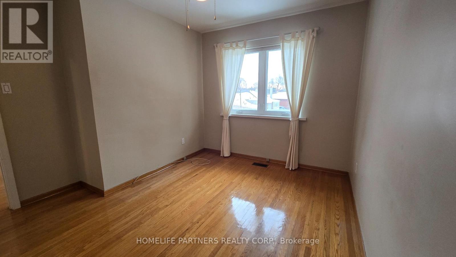 3 Ridge Point Crescent, Toronto, Ontario  M6M 2Z7 - Photo 13 - W12824760