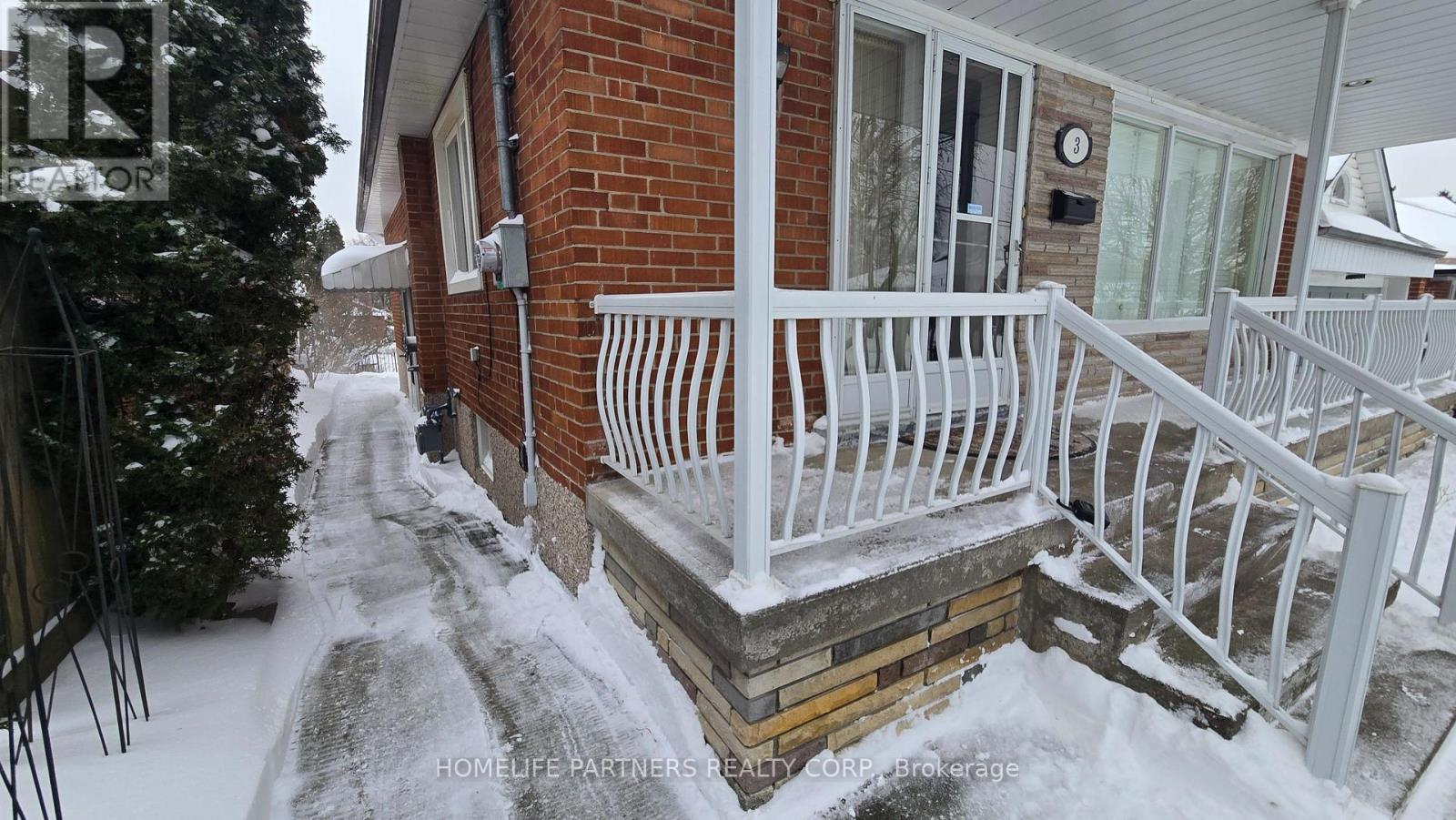 3 Ridge Point Crescent, Toronto, Ontario  M6M 2Z7 - Photo 19 - W12824760