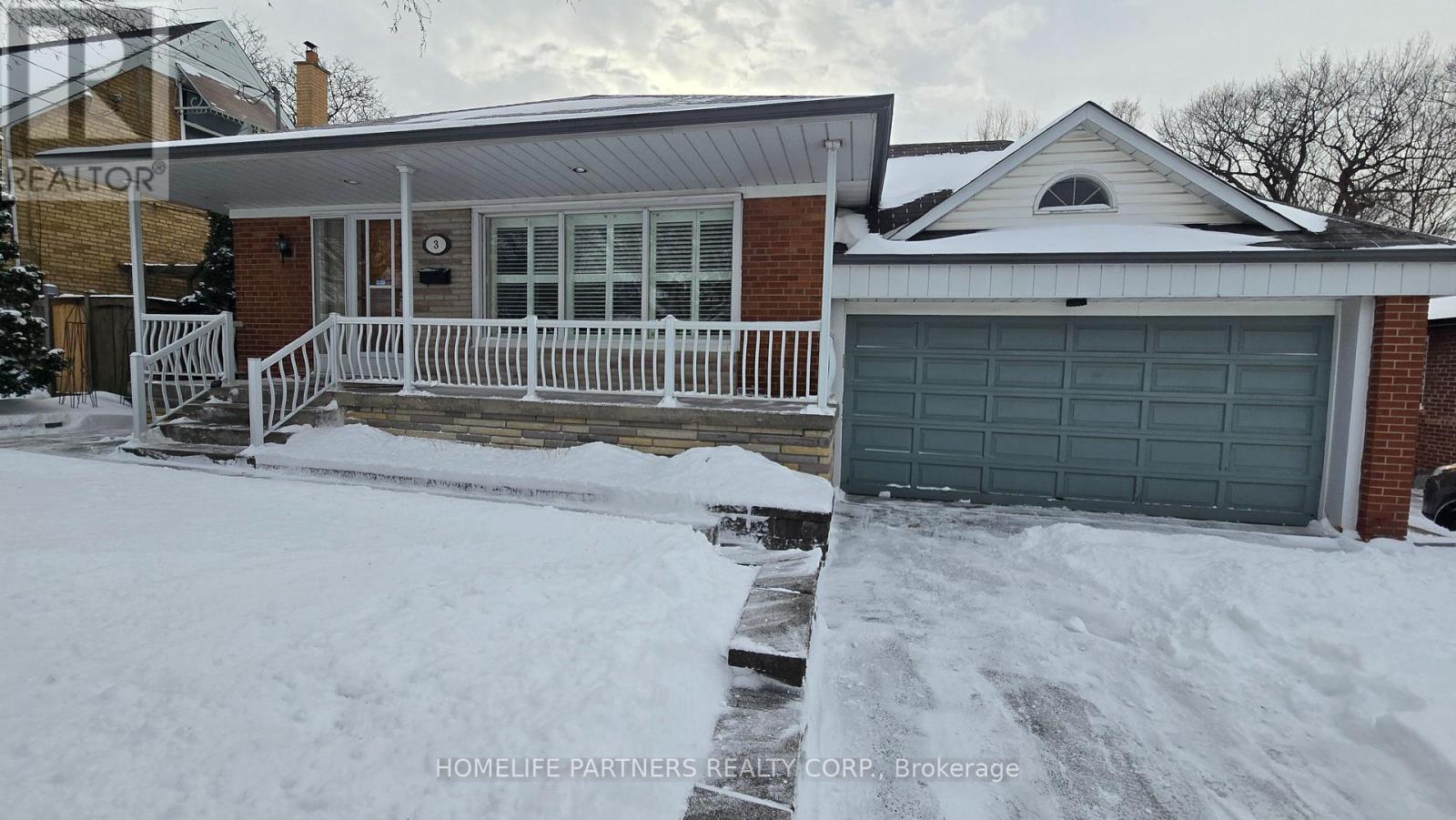 3 Ridge Point Crescent, Toronto, Ontario  M6M 2Z7 - Photo 2 - W12824760