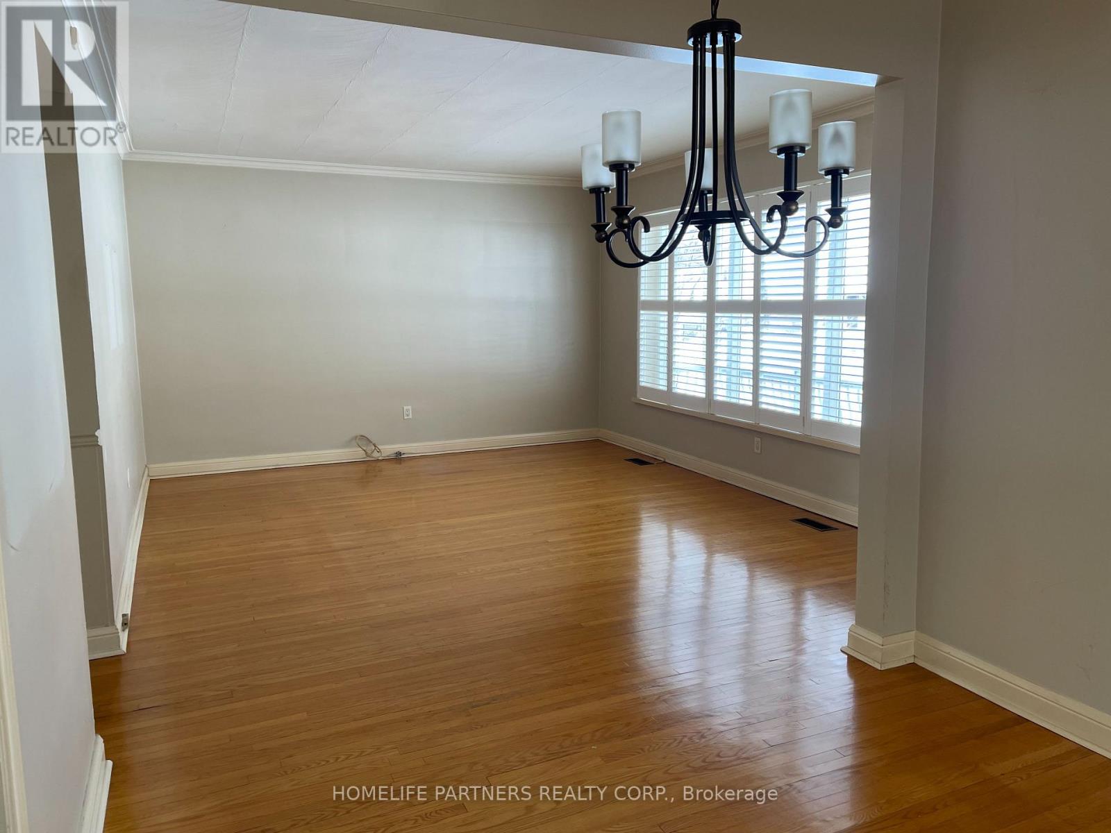 3 Ridge Point Crescent, Toronto, Ontario  M6M 2Z7 - Photo 4 - W12824760