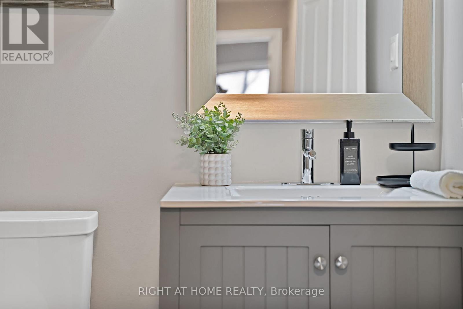 215 Queenslea Avenue, Toronto, Ontario  M9N 3X5 - Photo 37 - W12824770