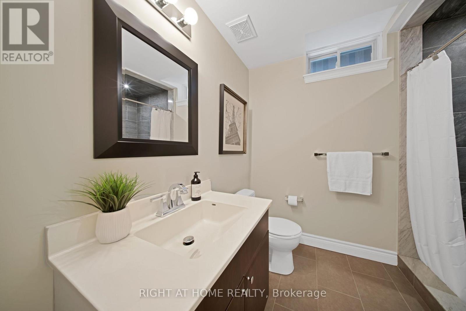 215 Queenslea Avenue, Toronto, Ontario  M9N 3X5 - Photo 46 - W12824770