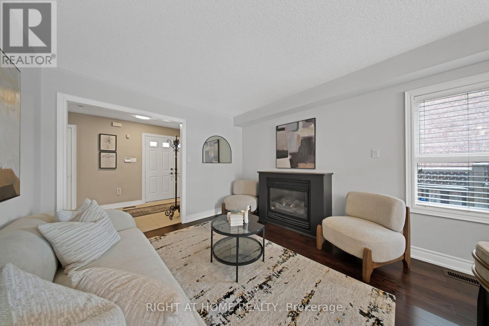 215 Queenslea Avenue, Toronto, Ontario  M9N 3X5 - Photo 5 - W12824770