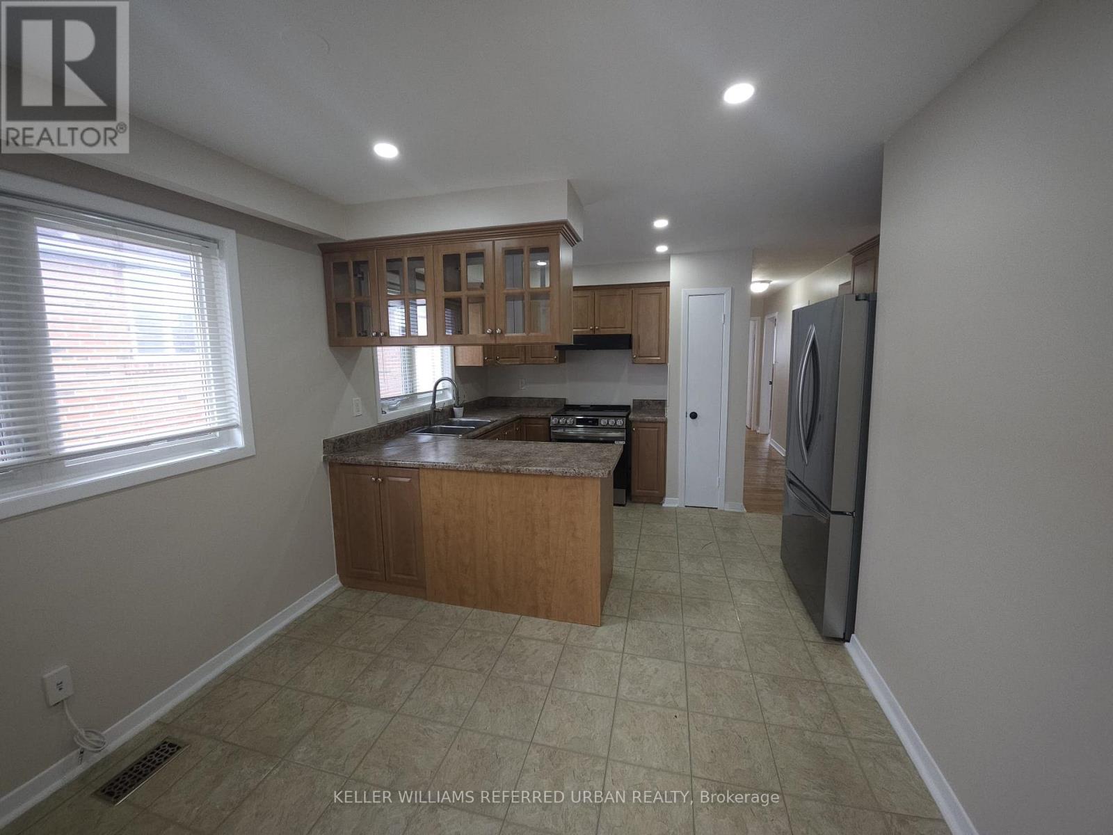 30 Picaro Drive, Toronto, Ontario  M3N 2B5 - Photo 4 - W12824798