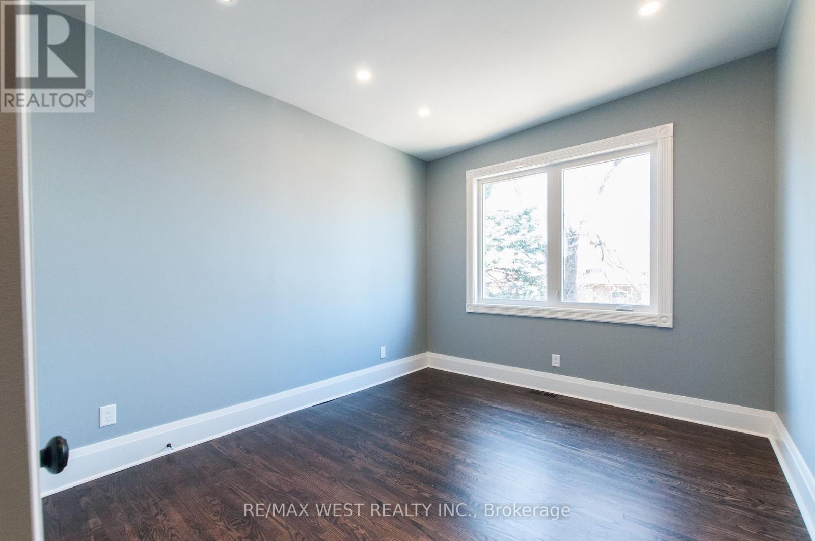 Upper - 36 Kennedy Avenue, Toronto, Ontario  M6S 2X5 - Photo 11 - W12824800