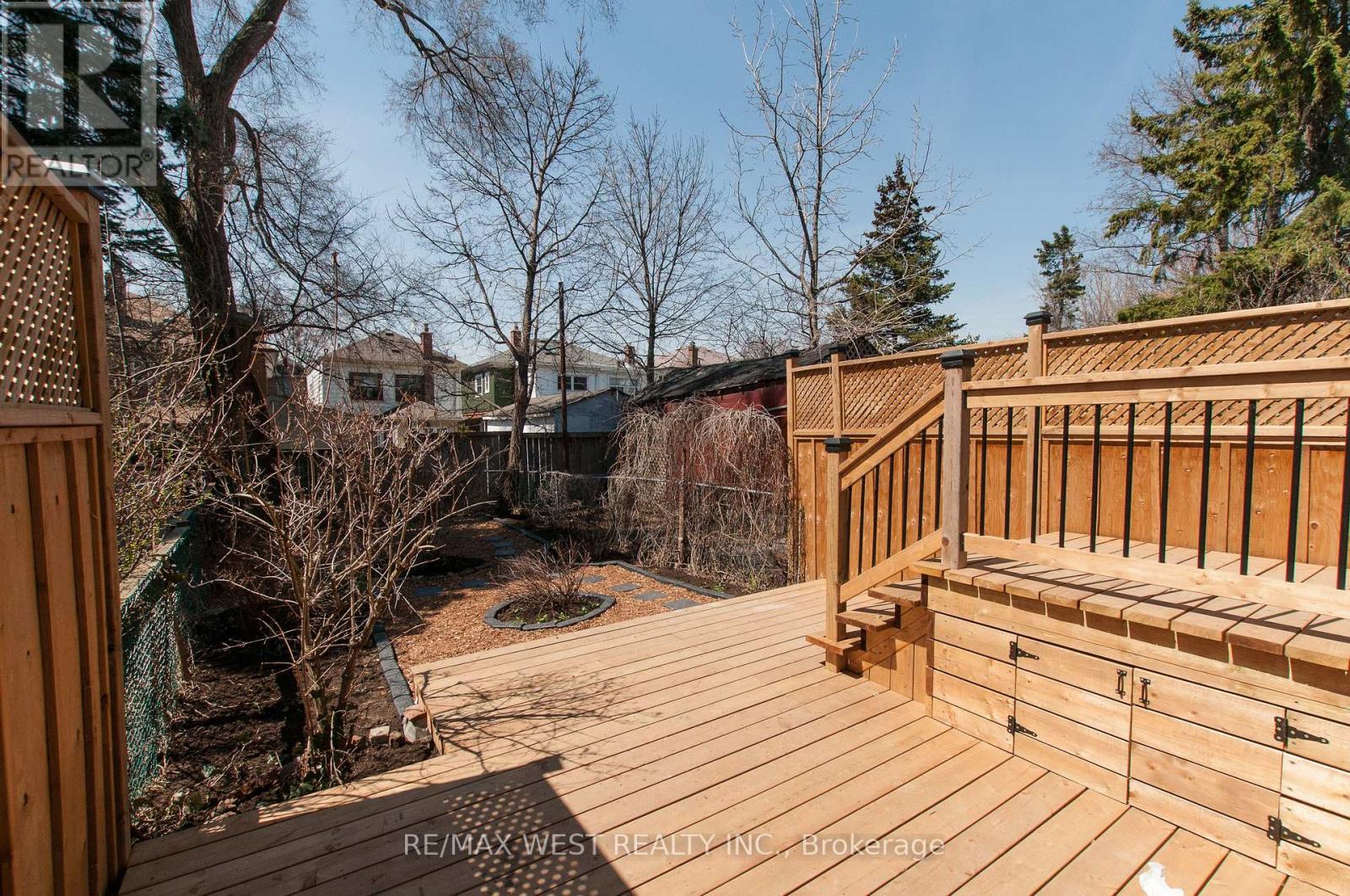 Upper - 36 Kennedy Avenue, Toronto, Ontario  M6S 2X5 - Photo 17 - W12824800