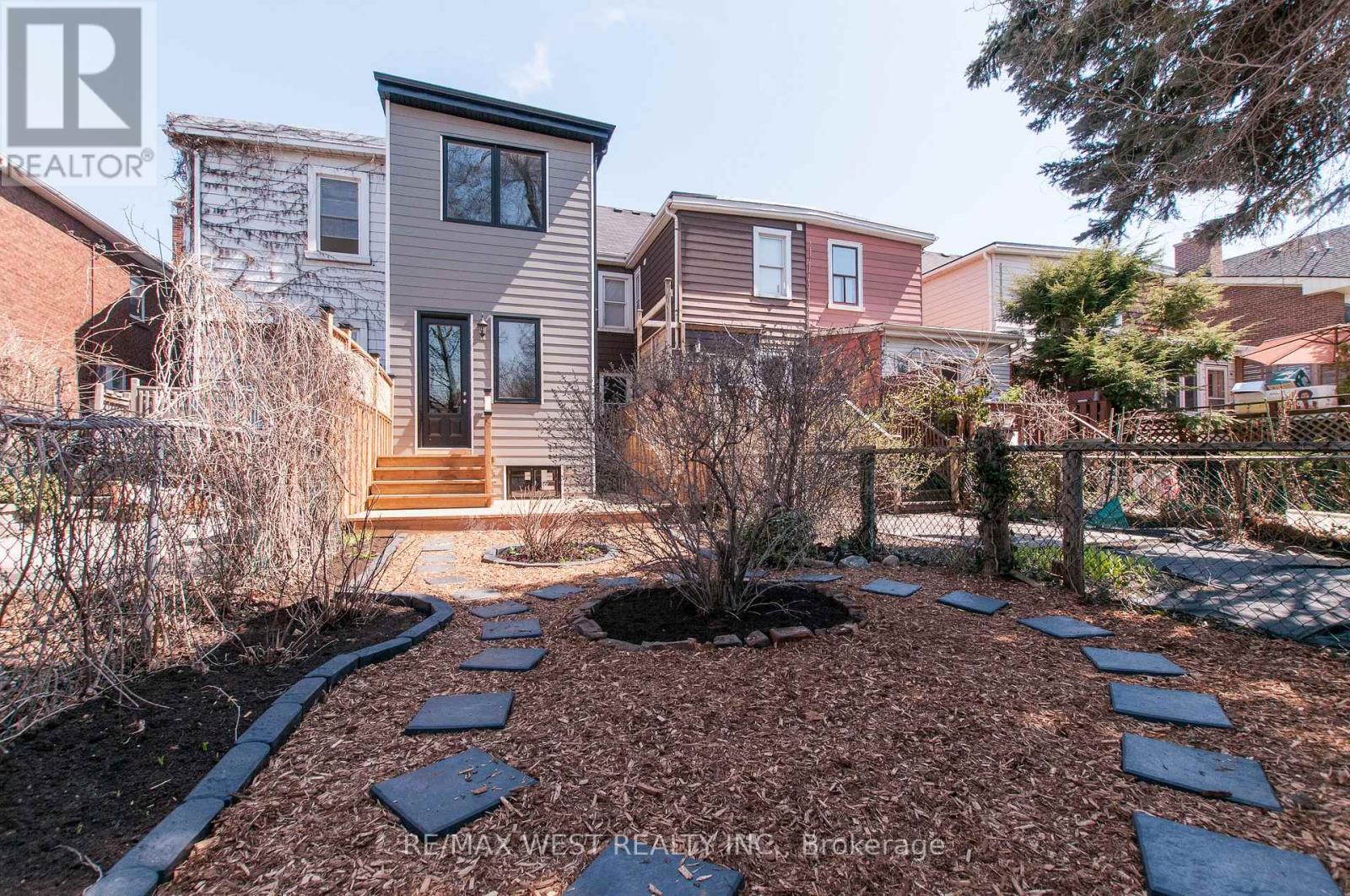 Upper - 36 Kennedy Avenue, Toronto, Ontario  M6S 2X5 - Photo 19 - W12824800