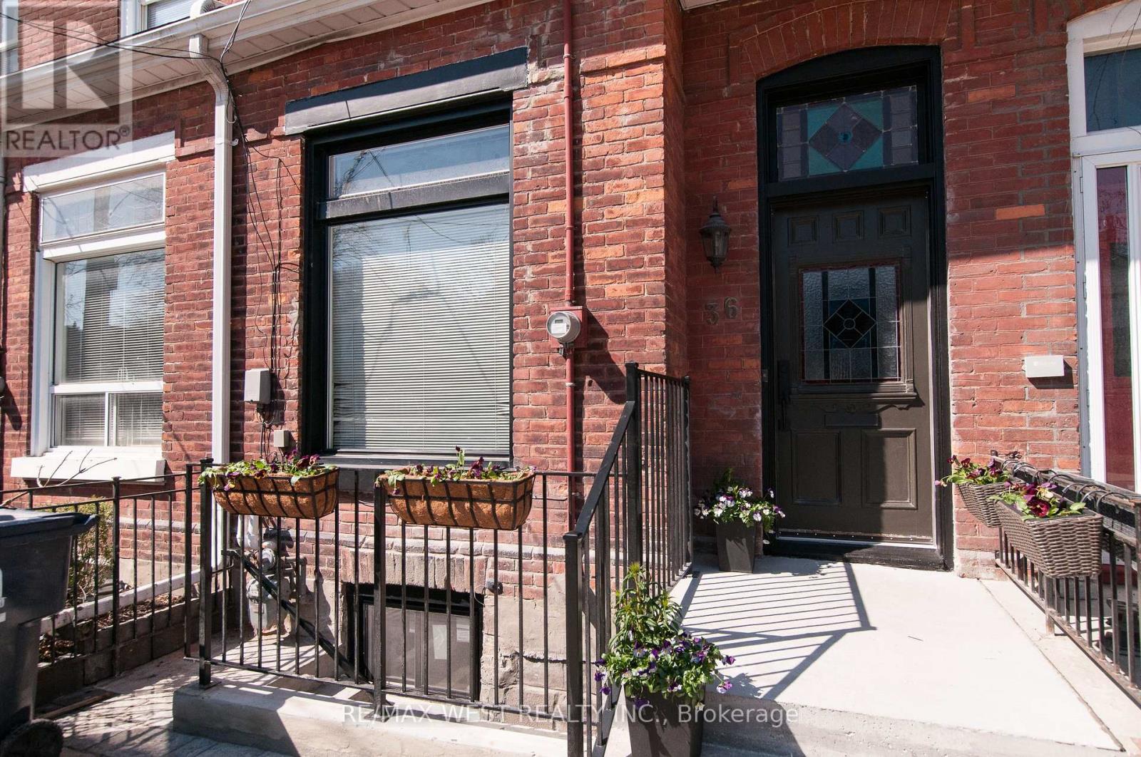 Upper - 36 Kennedy Avenue, Toronto, Ontario  M6S 2X5 - Photo 20 - W12824800