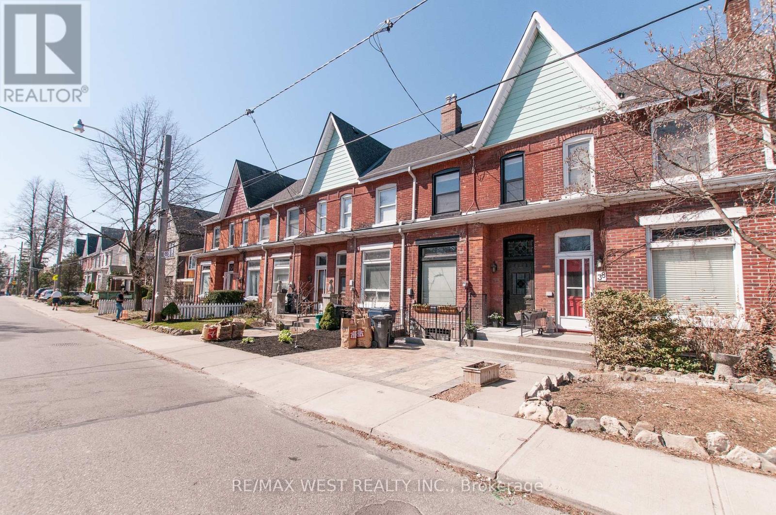 Upper - 36 Kennedy Avenue, Toronto, Ontario  M6S 2X5 - Photo 22 - W12824800