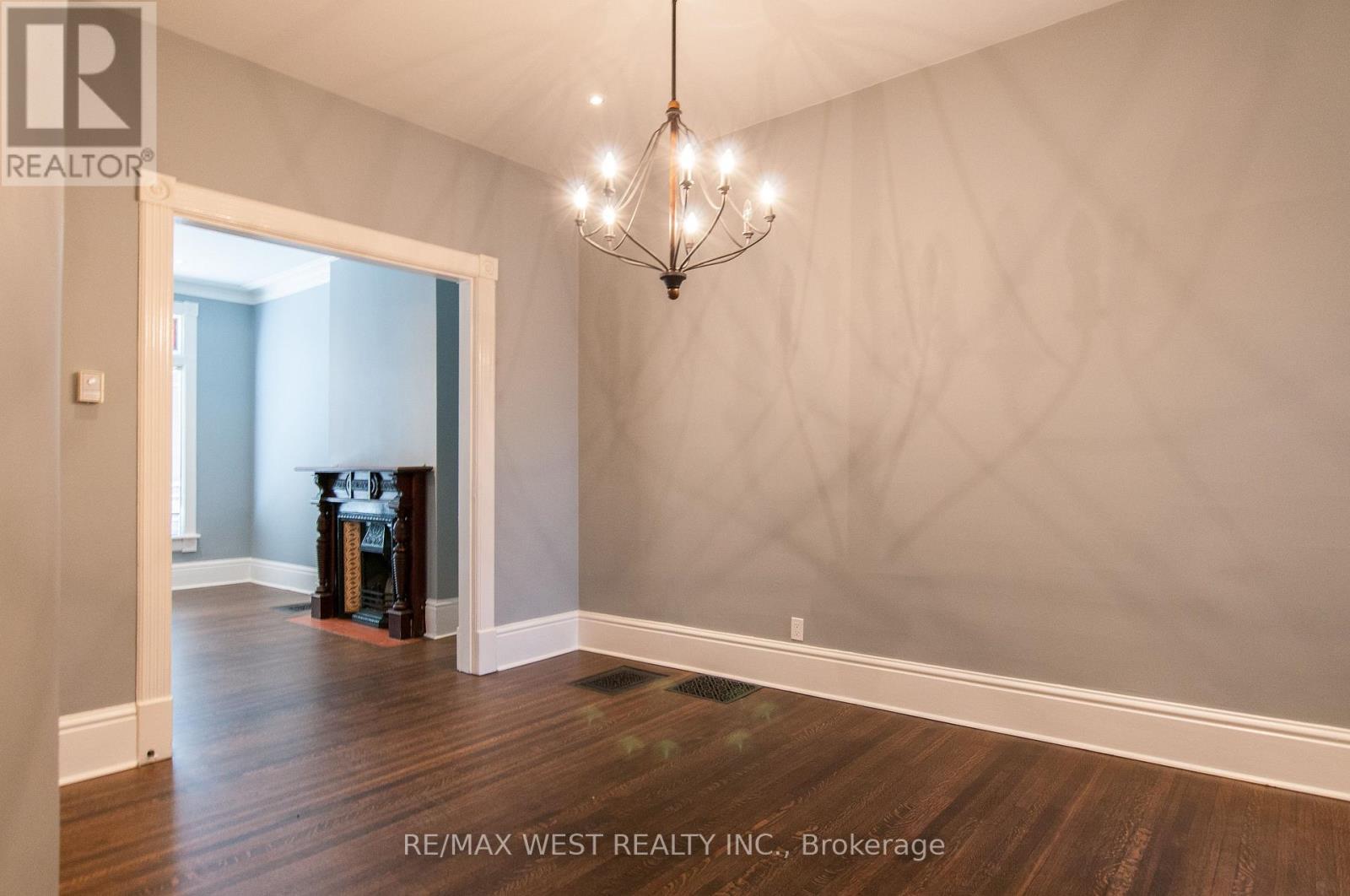 Upper - 36 Kennedy Avenue, Toronto, Ontario  M6S 2X5 - Photo 6 - W12824800